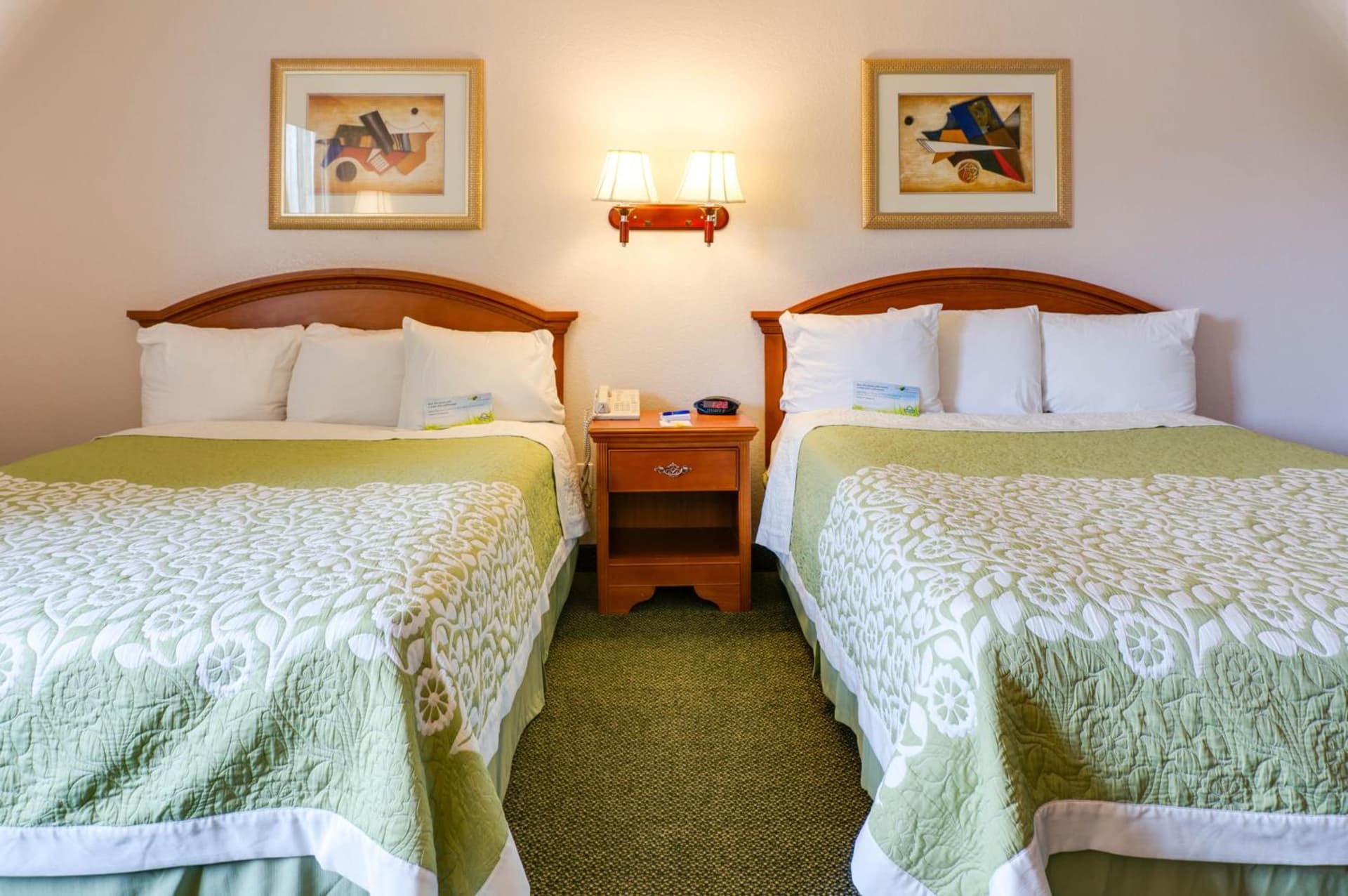 Days Inn & Suites by Wyndham Fullerton gallery photo in Fullerton, CA — image 6