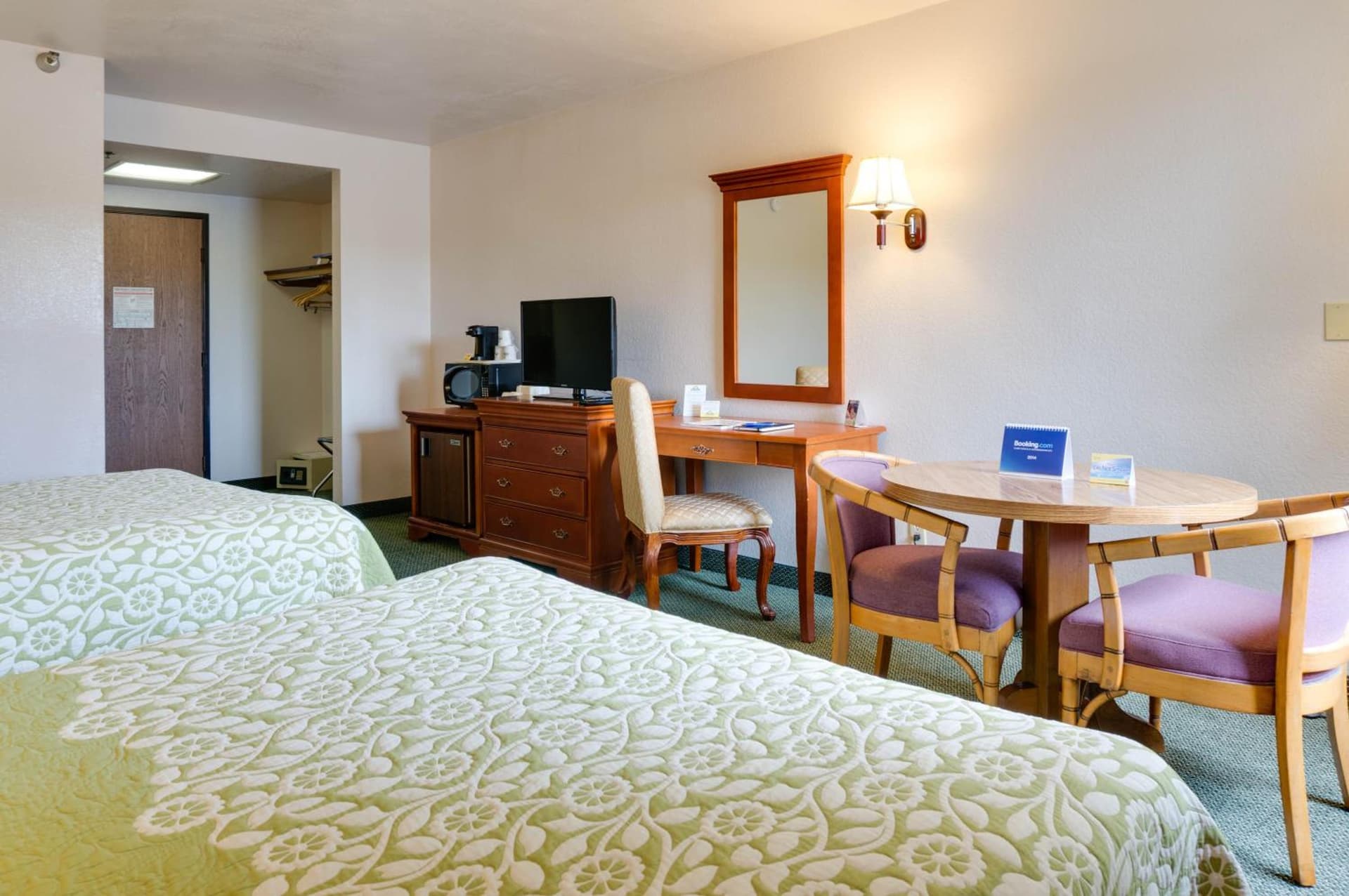 Days Inn & Suites by Wyndham Fullerton gallery photo in Fullerton, CA — image 12