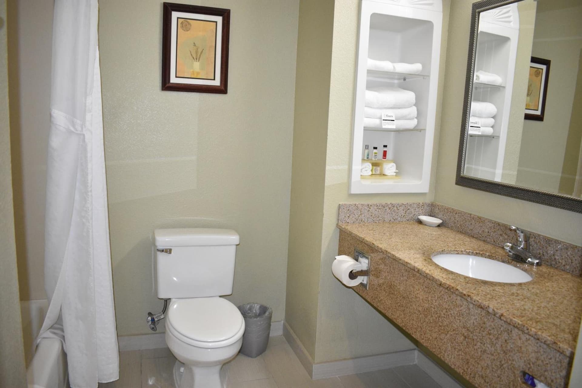 Hotel Marguerite South Anaheim - Garden Grove, Trademark Collection by Wyndham gallery photo in Anaheim, CA — image 48