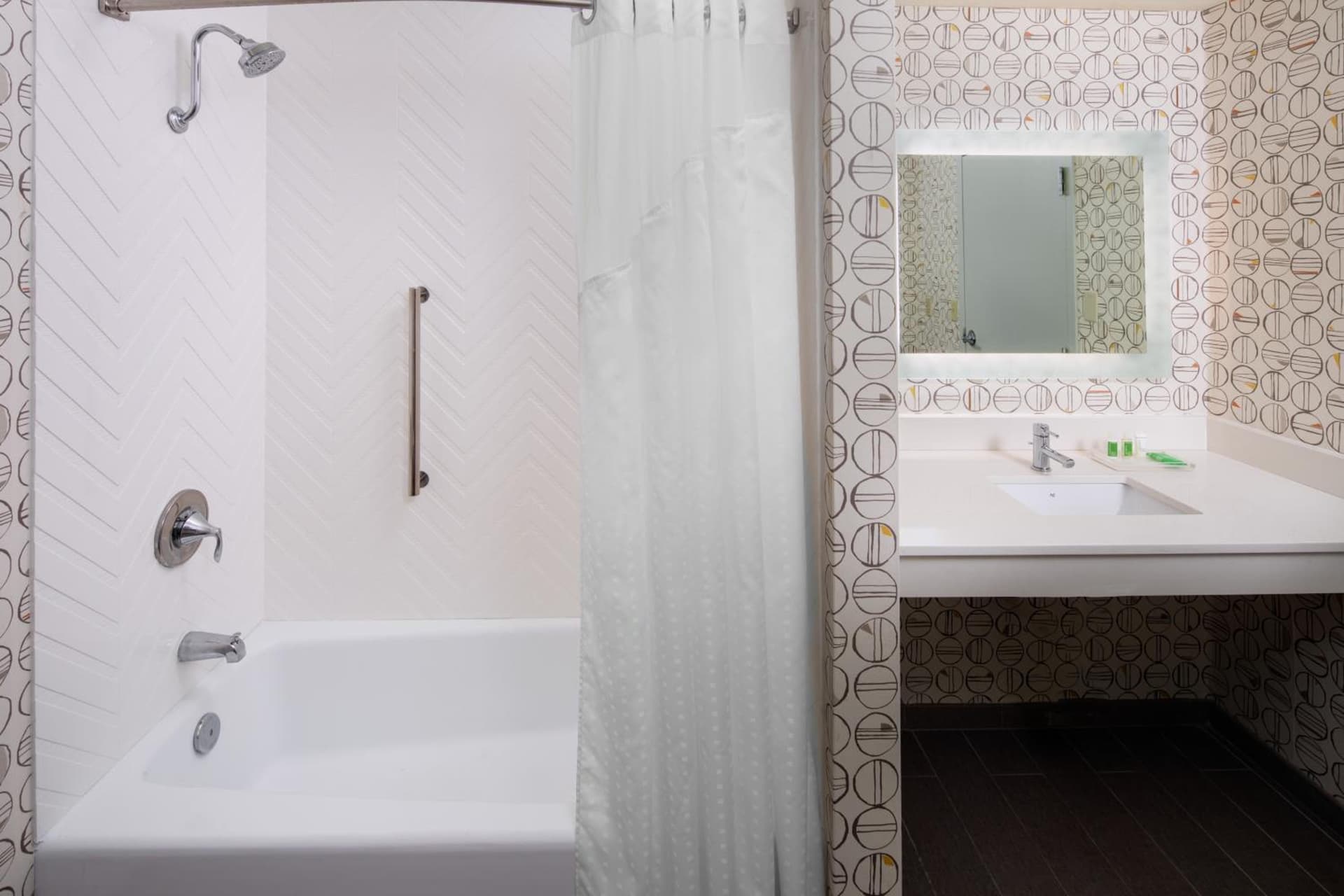 Holiday Inn Express & Suites Charlottesville by IHG gallery photo in Charlottesville, VA — image 9