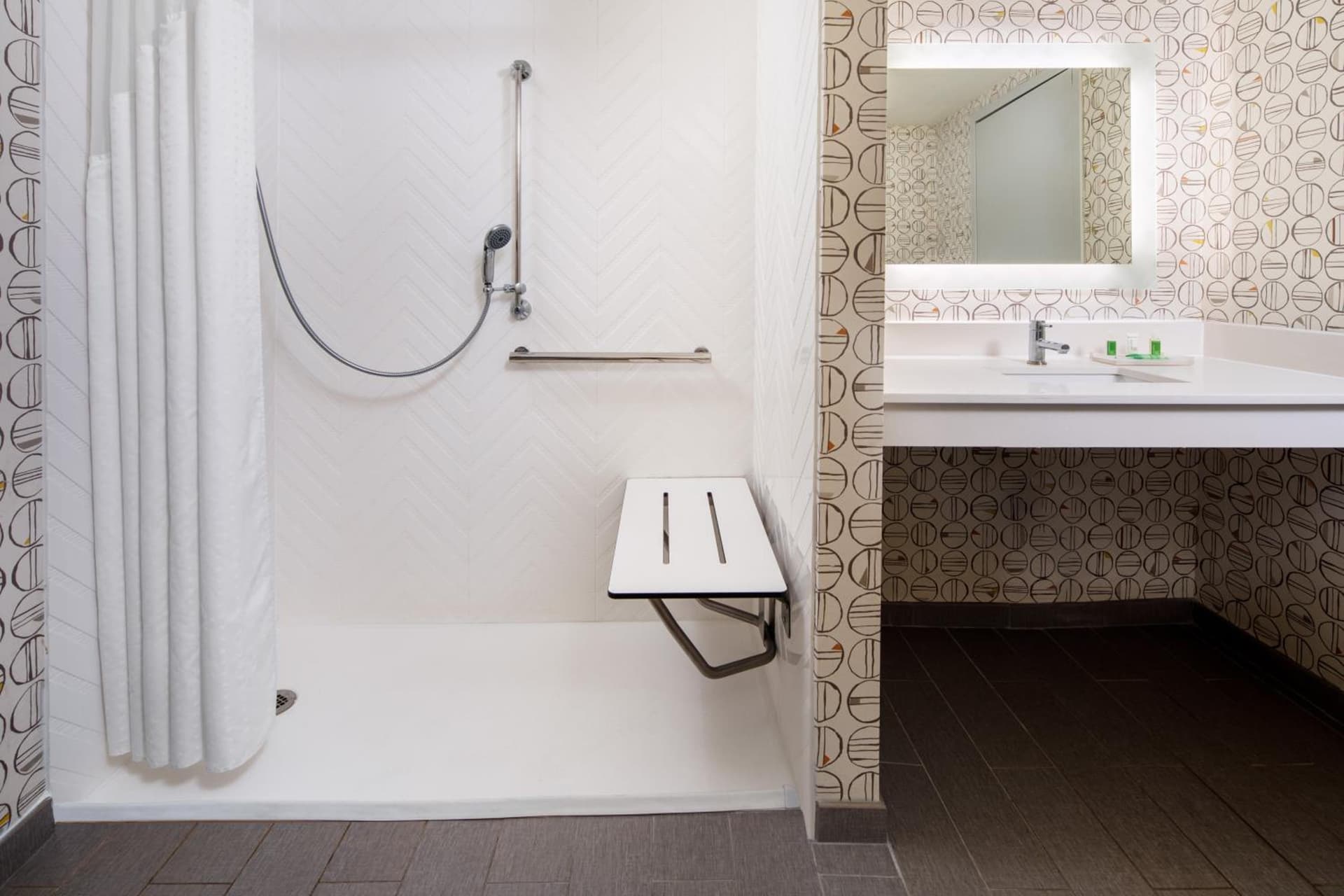 Holiday Inn Express & Suites Charlottesville by IHG gallery photo in Charlottesville, VA — image 148