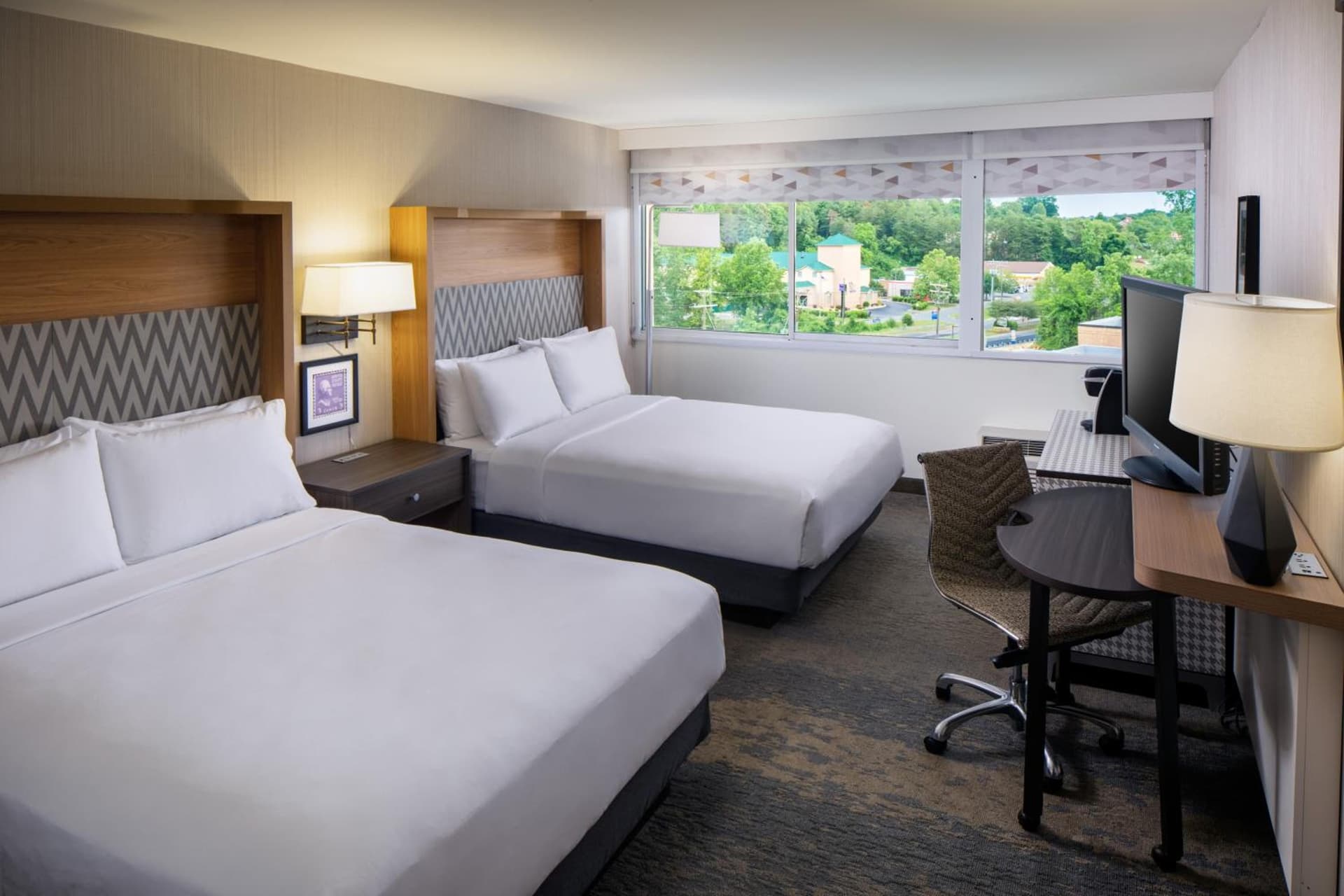 Holiday Inn Express & Suites Charlottesville by IHG gallery photo in Charlottesville, VA — image 151