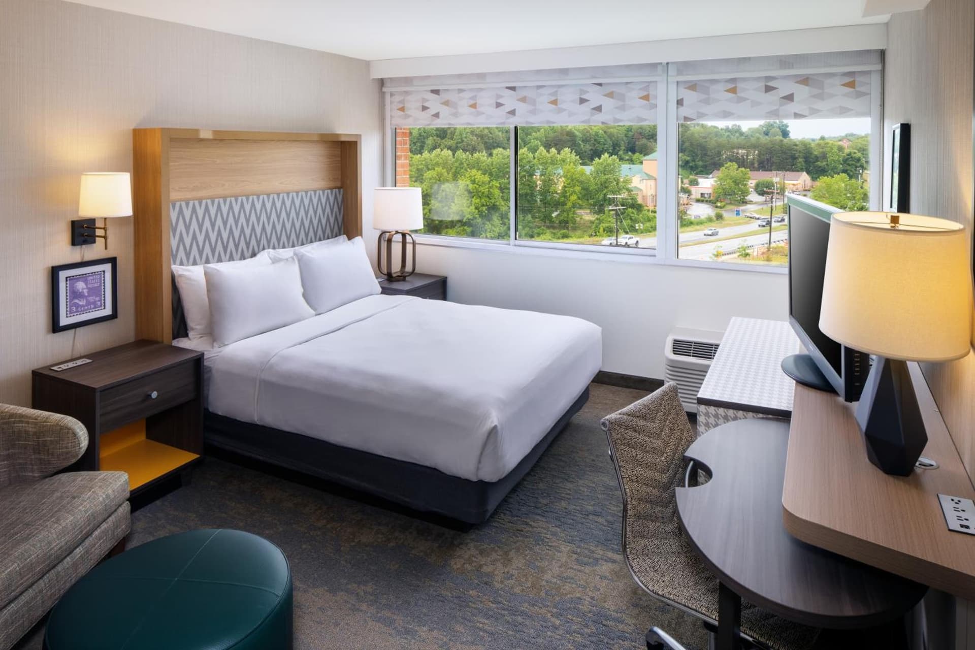 Holiday Inn Express & Suites Charlottesville by IHG gallery photo in Charlottesville, VA — image 153