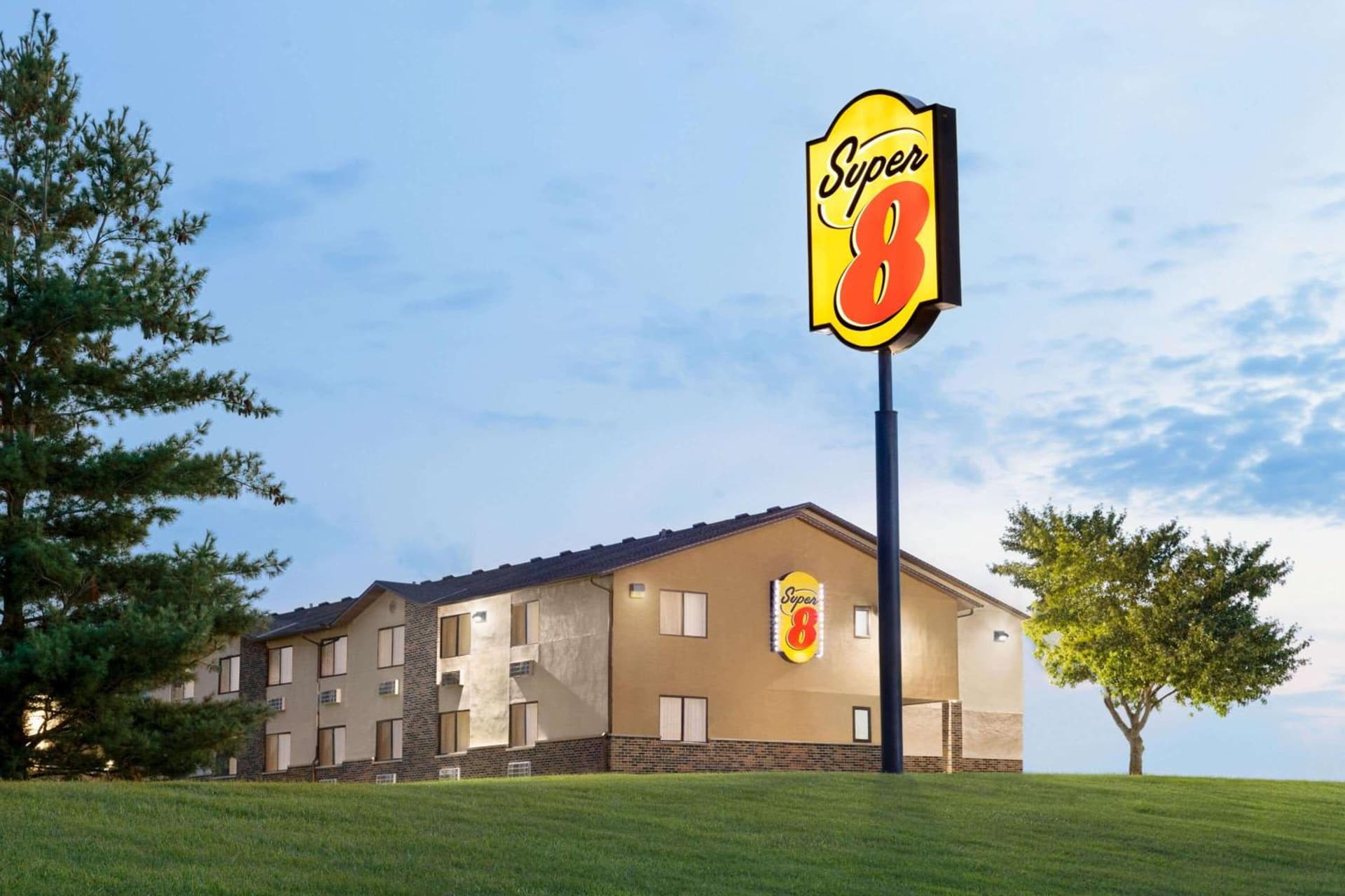 Super 8 by Wyndham Chillicothe property views in Chillicothe, MO — gallery photo 3