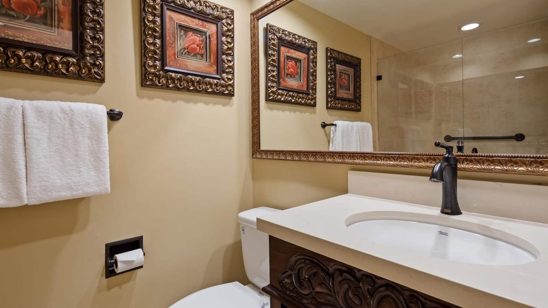 Victorian Inn interior in Monterey, CA — gallery photo 2