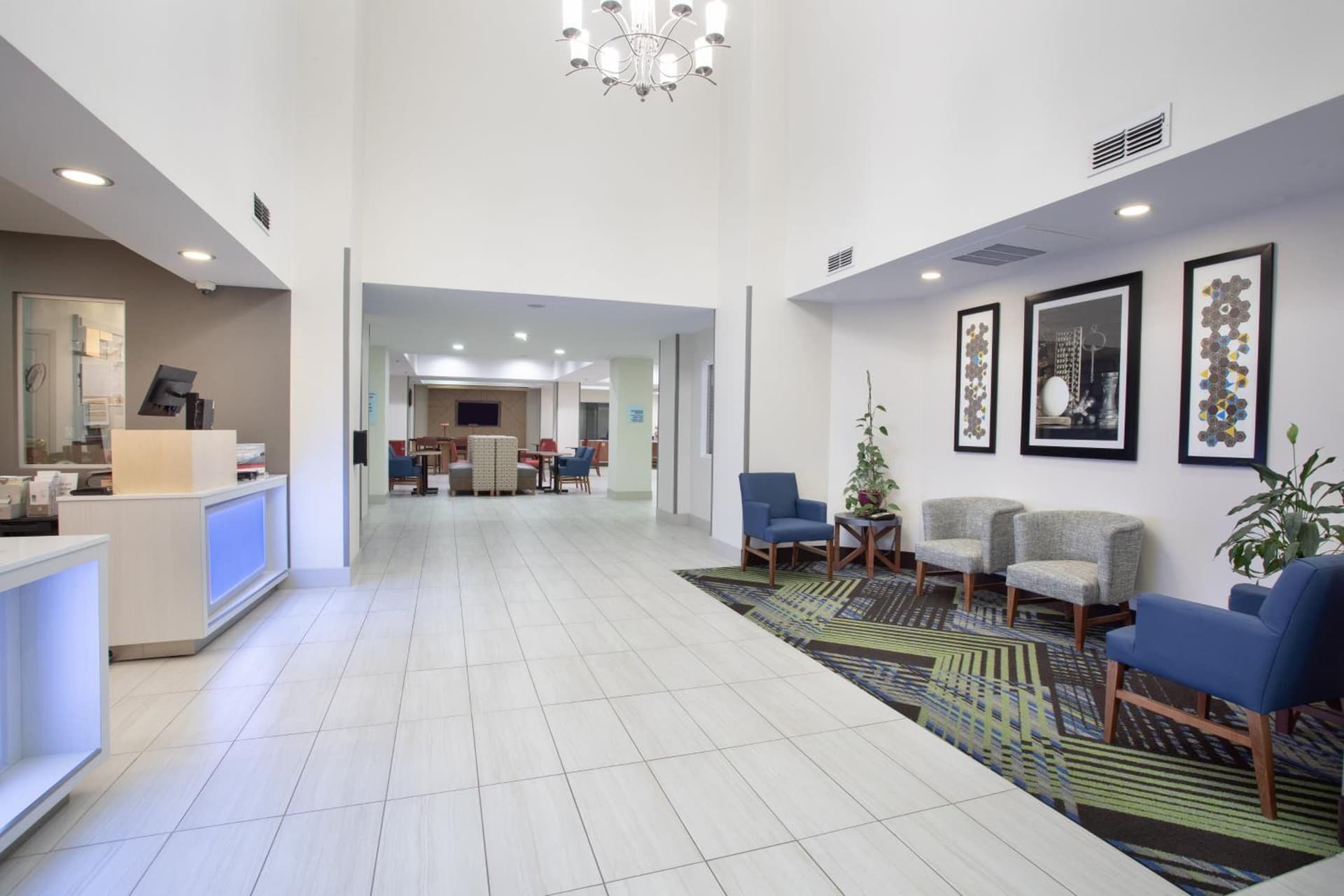 Holiday Inn Express Yreka-Shasta Area by IHG property views in Yreka, CA — gallery photo 3