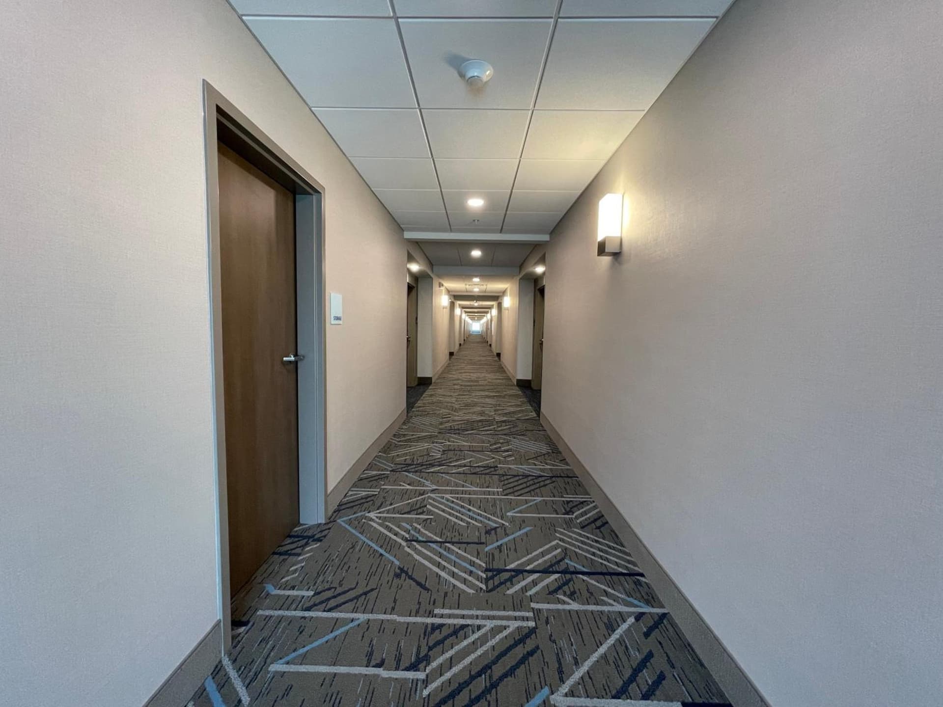 Holiday Inn Express & Suites - Ft. Smith - Airport by IHG interior in Fort Smith, AR — gallery photo 2