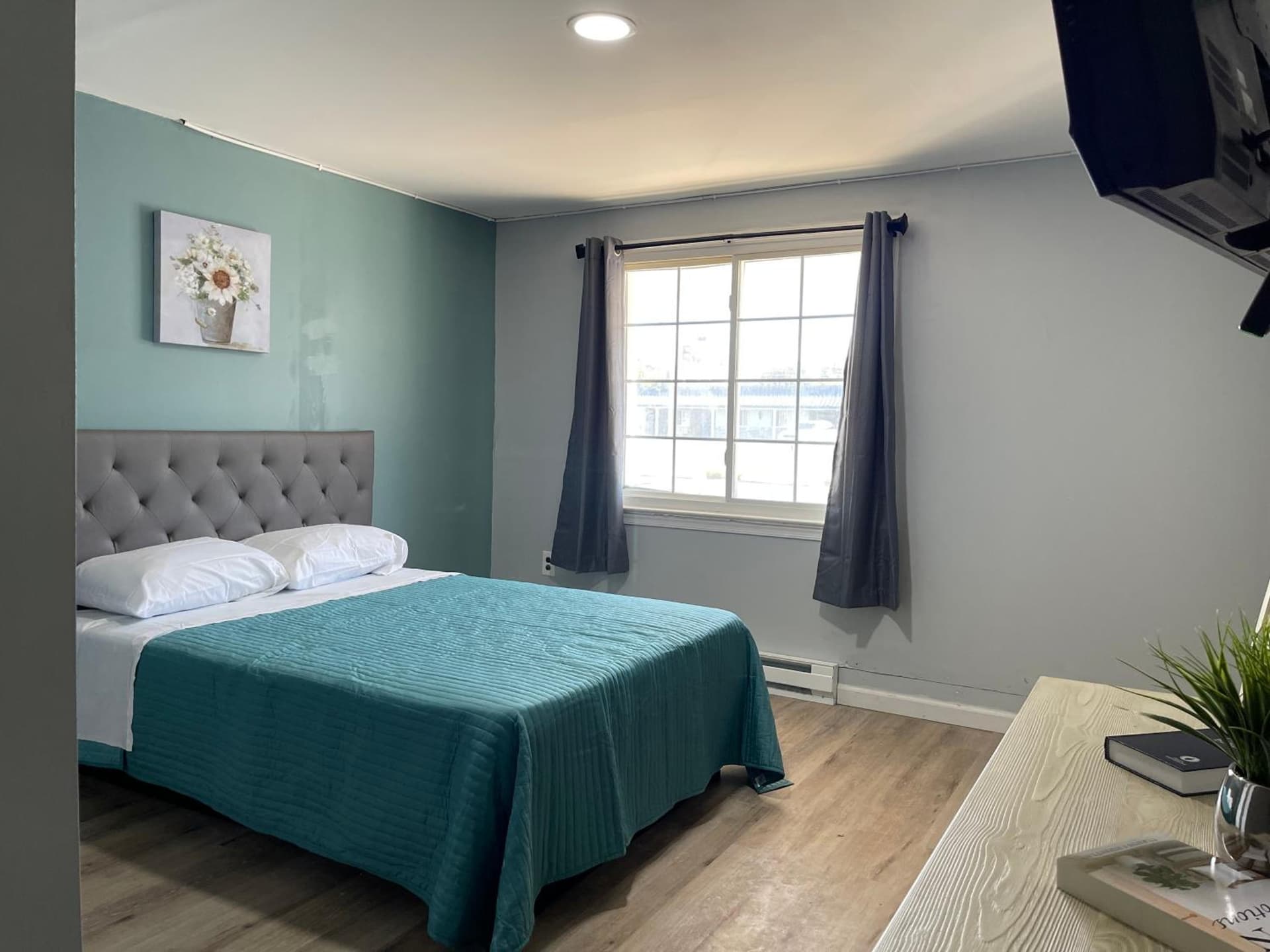 Superlodge interior in Dover, DE — gallery photo 2