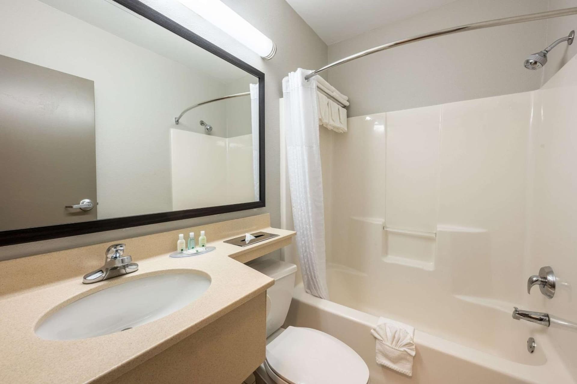 Rodeway Inn Poughkeepsie gallery photo in Poughkeepsie, NY — image 45