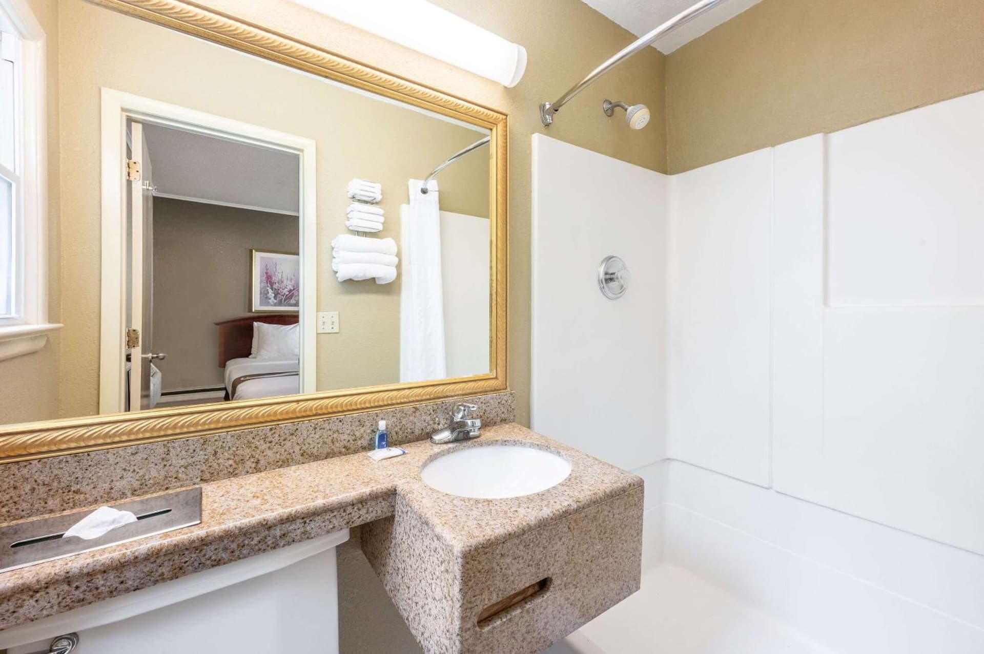 Rodeway Inn Poughkeepsie gallery photo in Poughkeepsie, NY — image 22