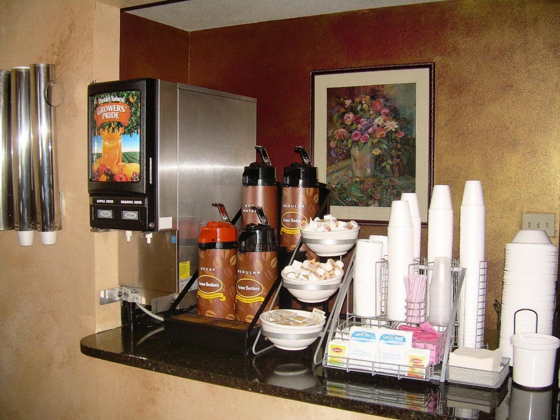 Super 8 by Wyndham Milwaukee Airport gallery photo in Milwaukee, WI — image 66