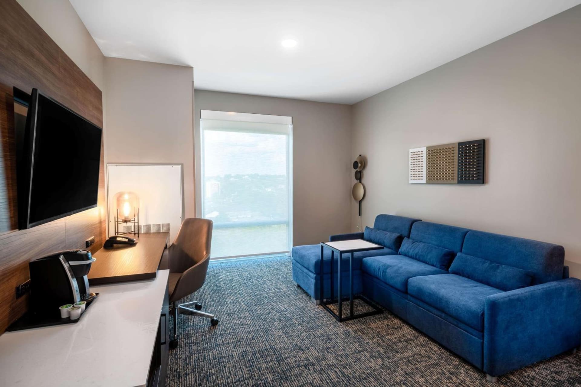 La Quinta Inn & Suites by Wyndham Nashville Downtown Stadium gallery photo in Nashville, TN — image 4
