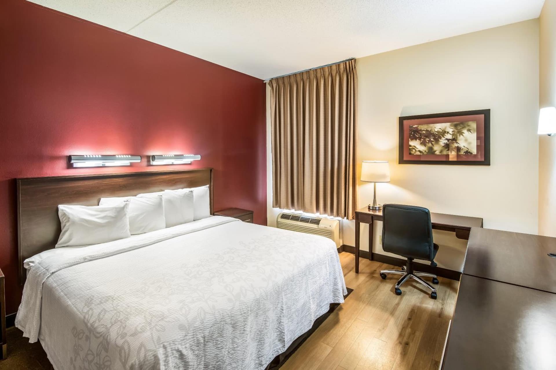 Red Roof Inn PLUS+ South Deerfield - Amherst gallery photo in South Deerfield, MA — image 9