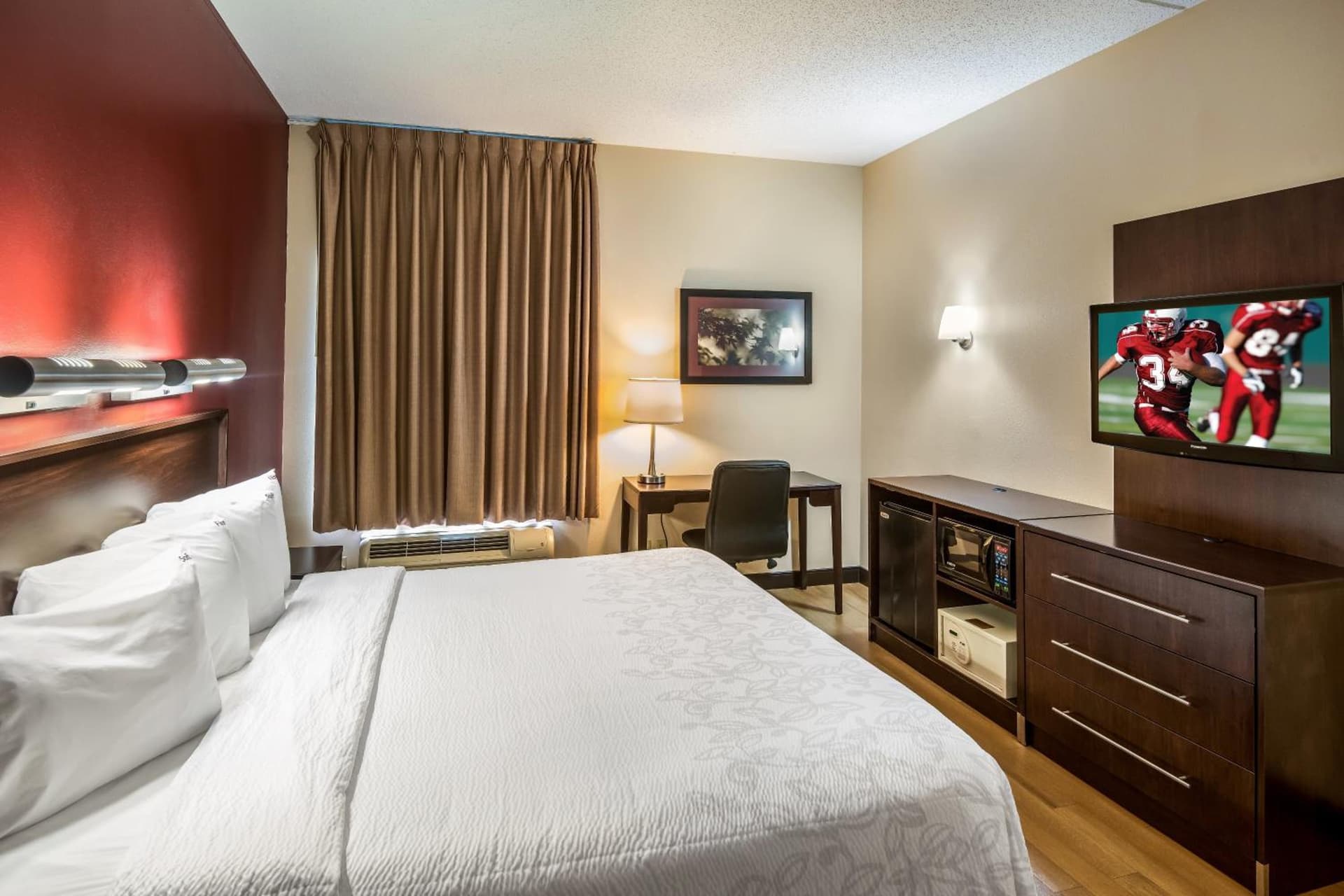 Red Roof Inn PLUS+ South Deerfield - Amherst property views in South Deerfield, MA — gallery photo 3