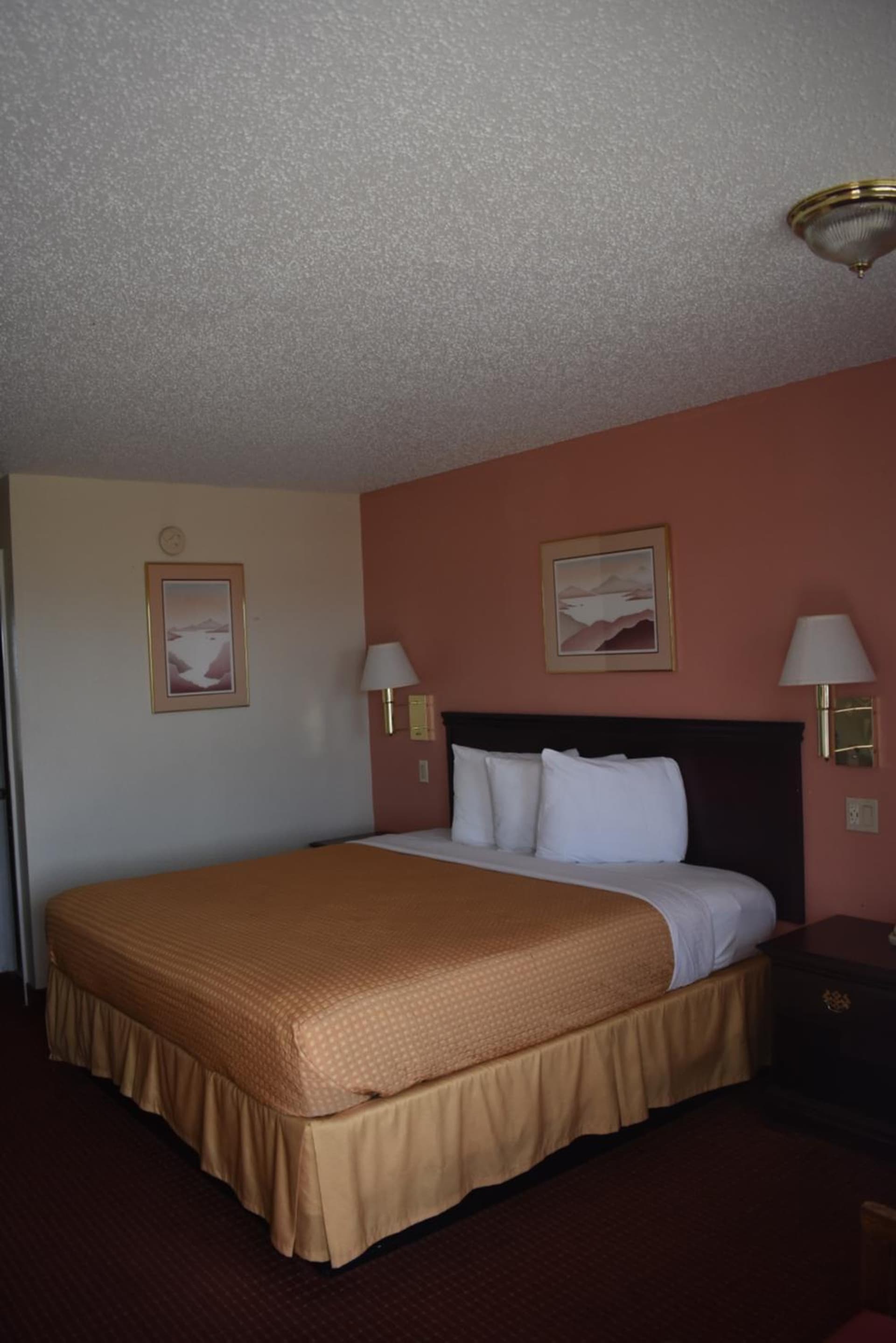 Royal Inn interior in Springdale, AR — gallery photo 2