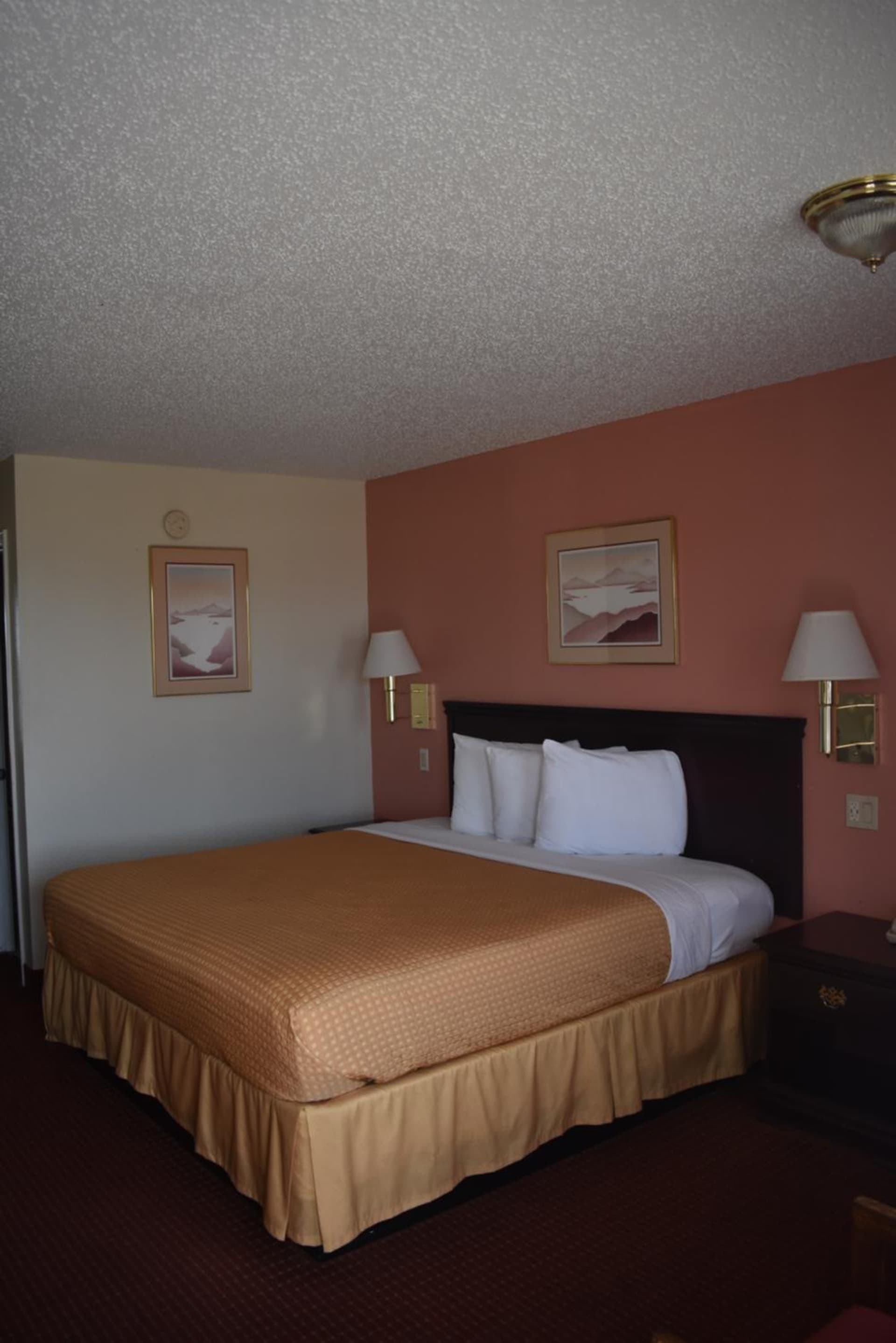 Royal Inn property views in Springdale, AR — gallery photo 3