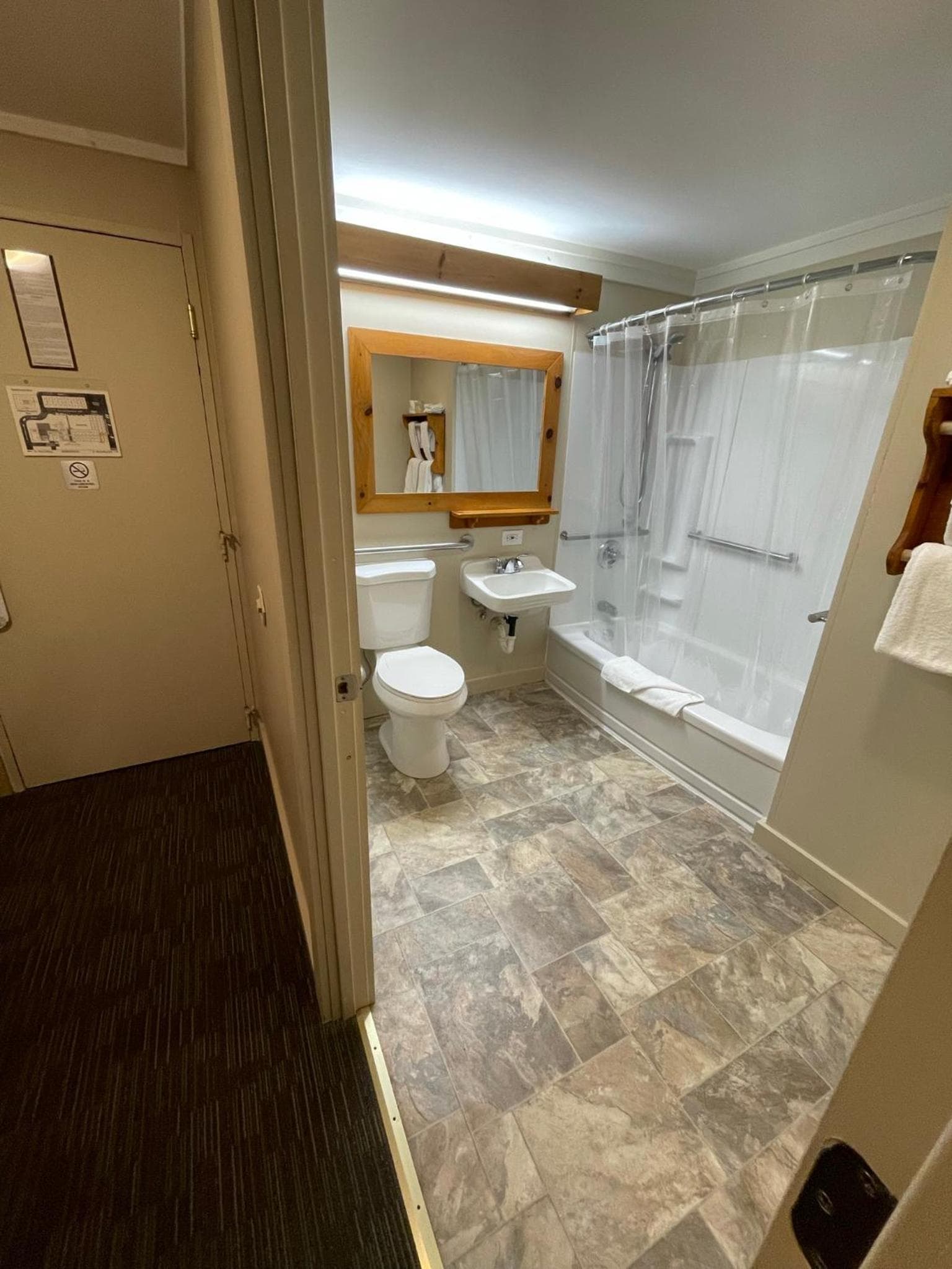 Northern Lights Lodge property views in Stowe — gallery photo 3