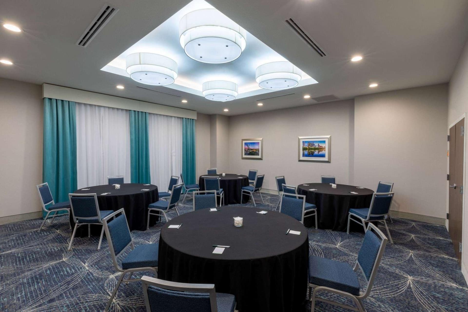 La Quinta Inn & Suites by Wyndham Round Rock near Kalahari gallery photo in Round Rock, TX — image 36