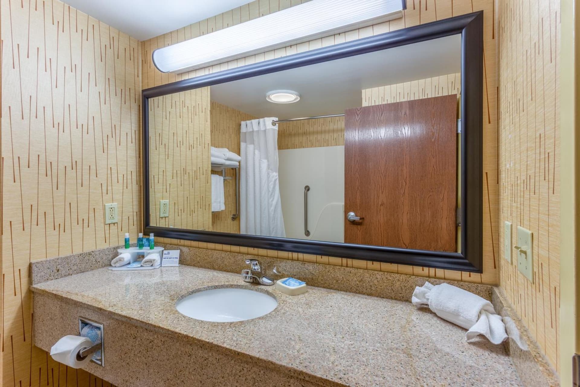 Holiday Inn Express Hotel & Suites Bowling Green by IHG gallery photo in Bowling Green, OH — image 43