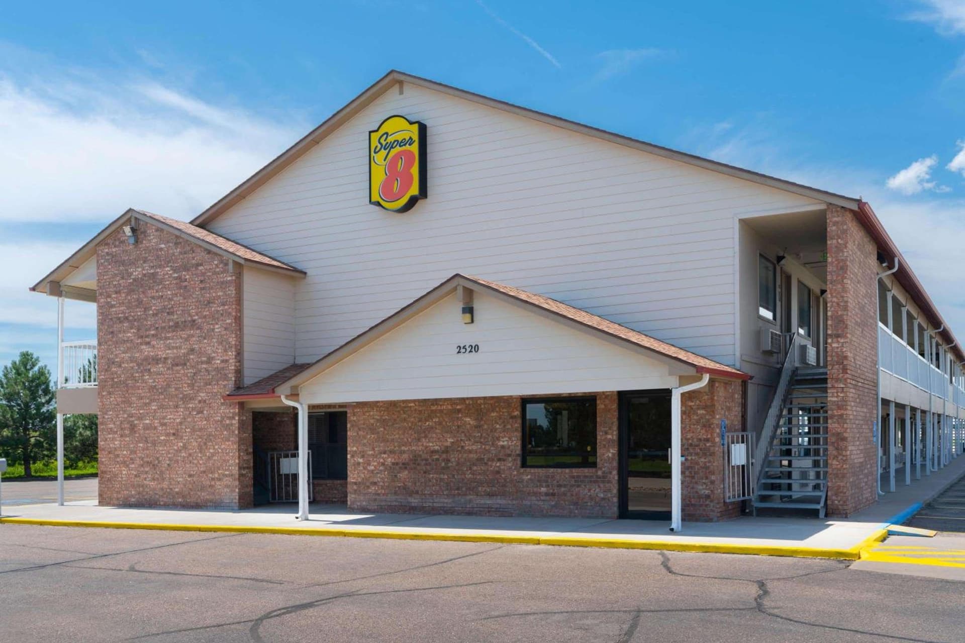 Super 8 by Wyndham Goodland interior in Goodland, KS — gallery photo 2