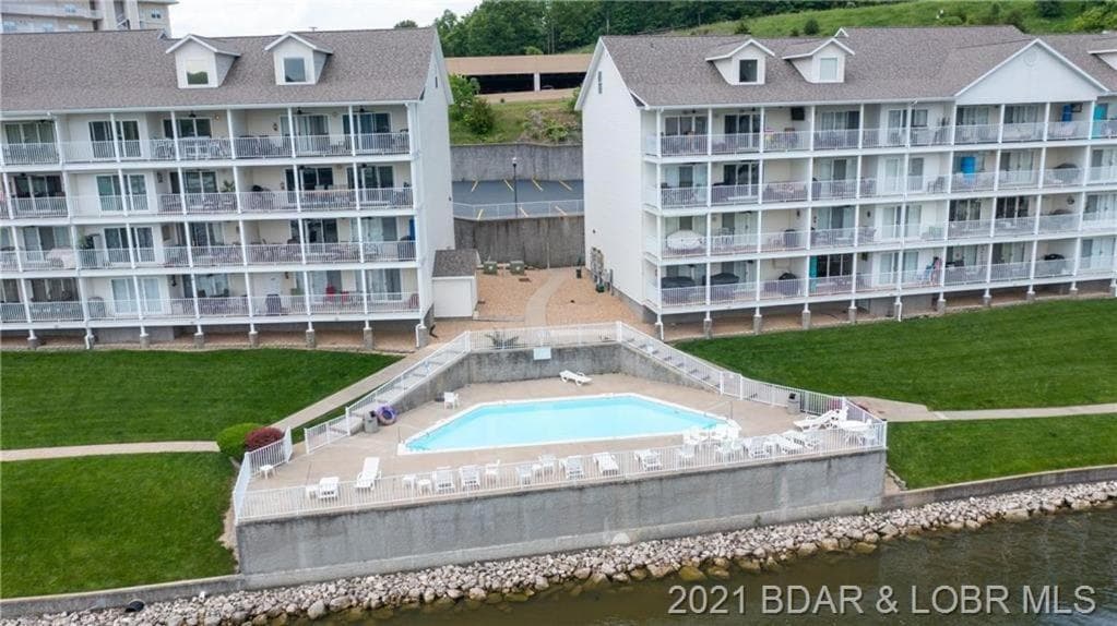 Family Fun Lakefront Condo at Parkview Bay interior in Osage Beach, MO — gallery photo 2