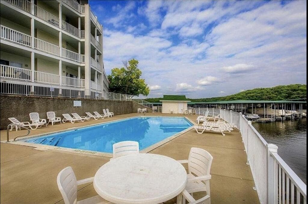 Family Fun Lakefront Condo at Parkview Bay property views in Osage Beach, MO — gallery photo 3