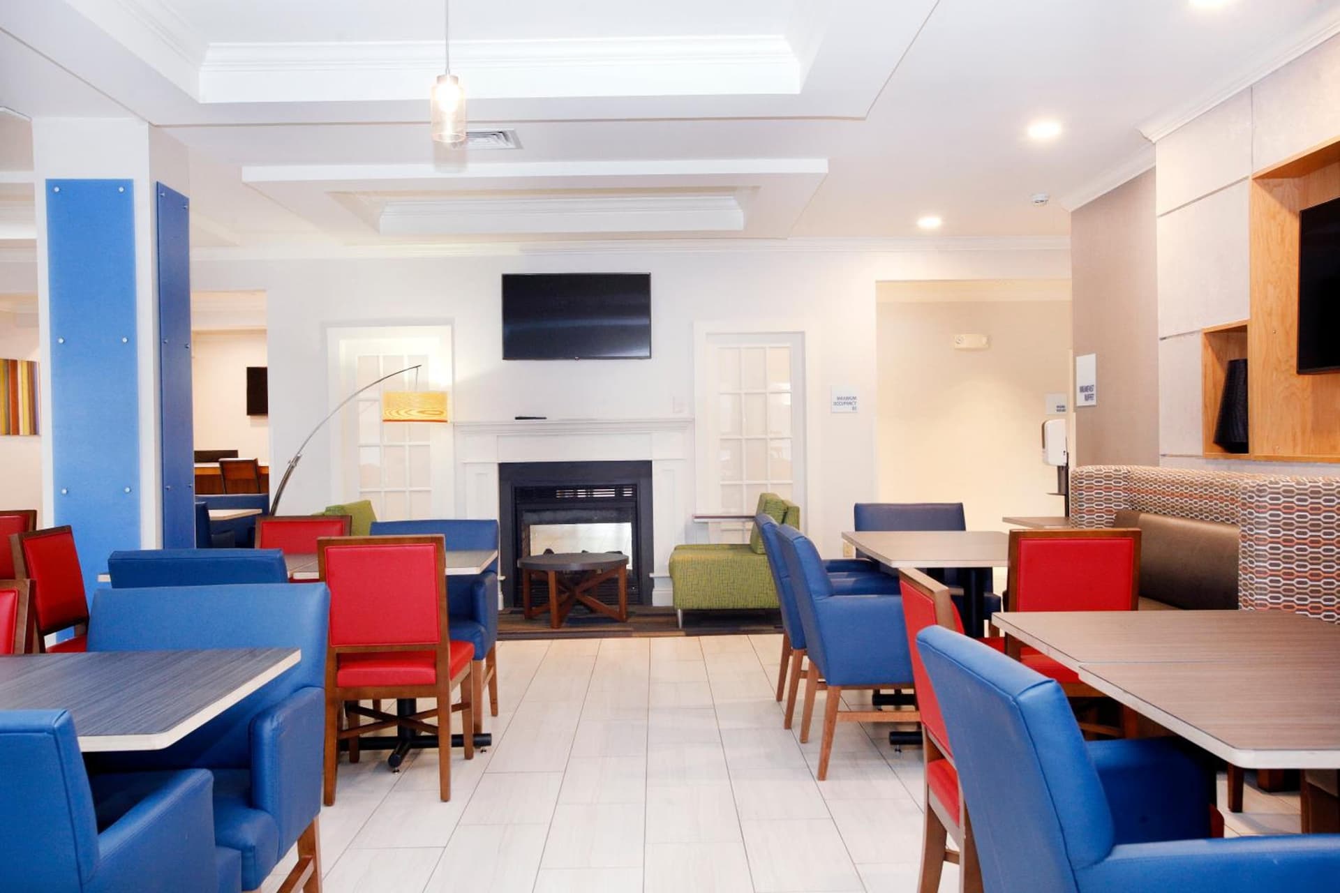 Holiday Inn Express & Suites Bethlehem Airport-Allentown Area gallery photo in Bethlehem, PA — image 11