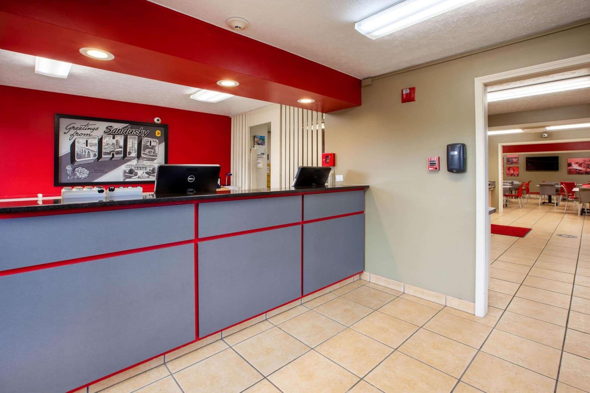 Super 8 by Wyndham Sandusky property views in Sandusky, OH — gallery photo 3