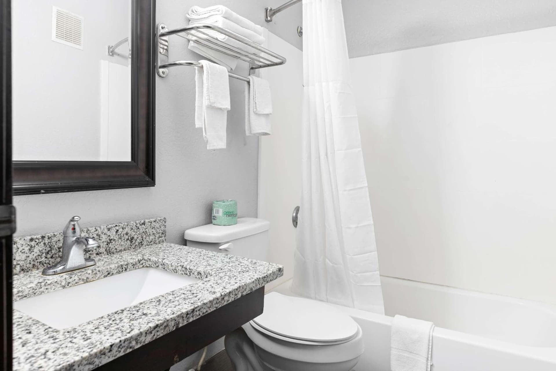 Days Inn by Wyndham Savannah Gateway I-95 interior in Savannah, GA — gallery photo 2