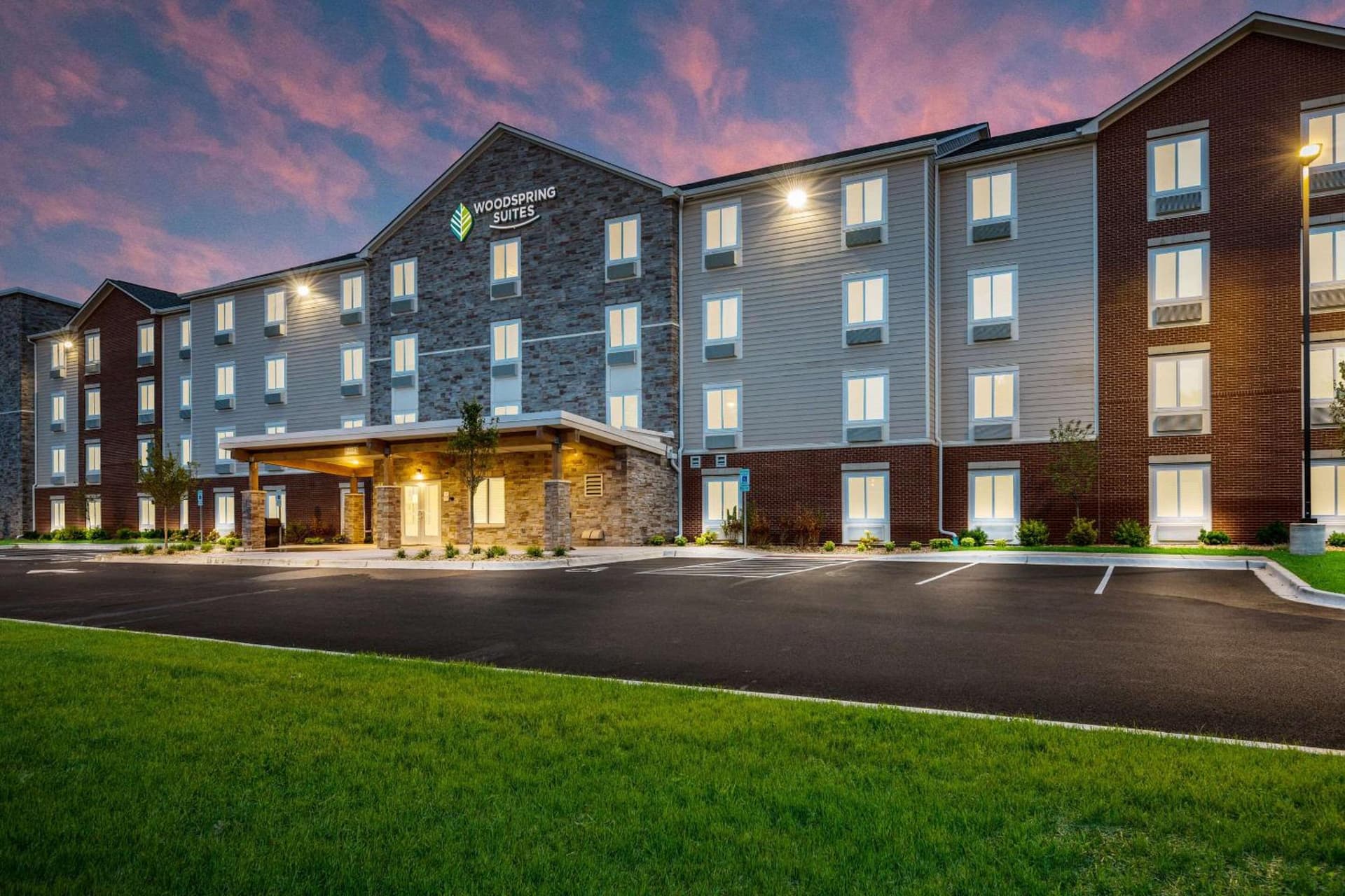WoodSpring Suites Elgin - Chicago gallery photo in Elgin, IL — image 33