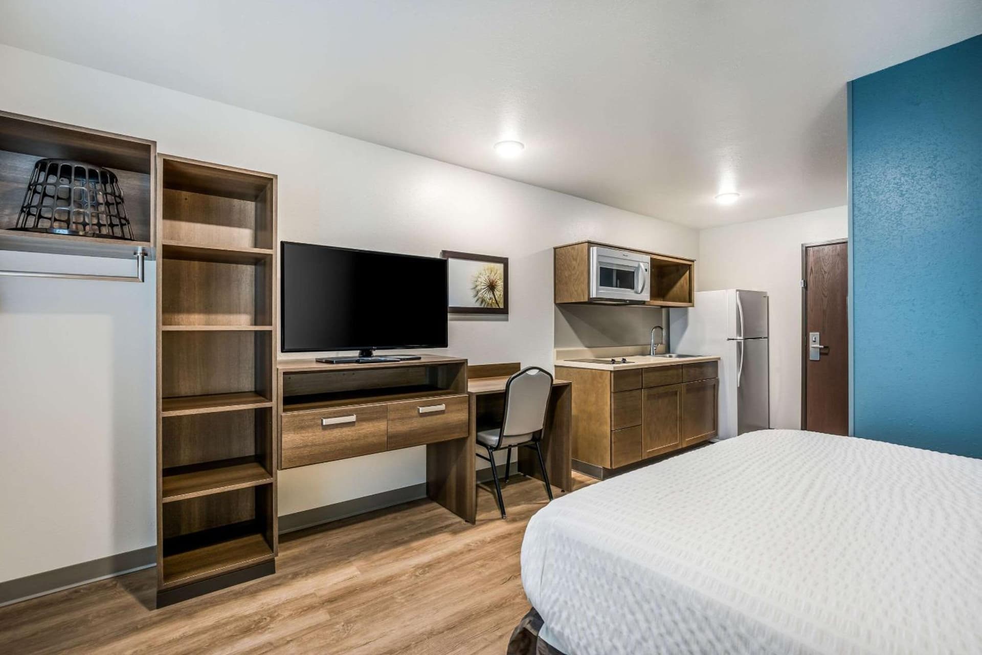 WoodSpring Suites Elgin - Chicago property views in Elgin, IL — gallery photo 3