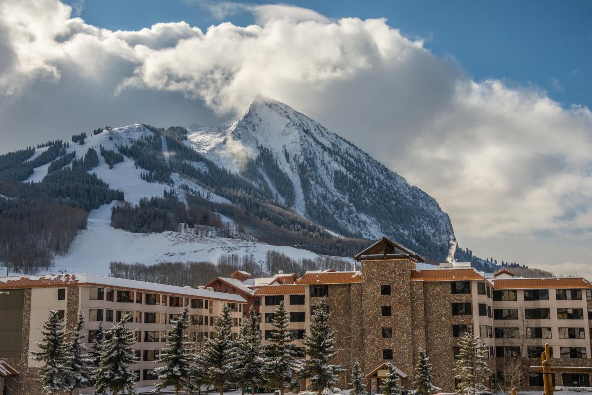 The Grand Lodge, A Vail Resorts Property property views in Mount Crested Butte, CO — gallery photo 3