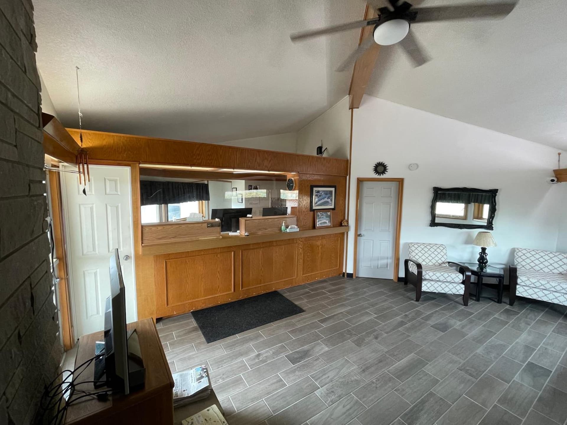 Executive Inn interior in Marshalltown, IA — gallery photo 2