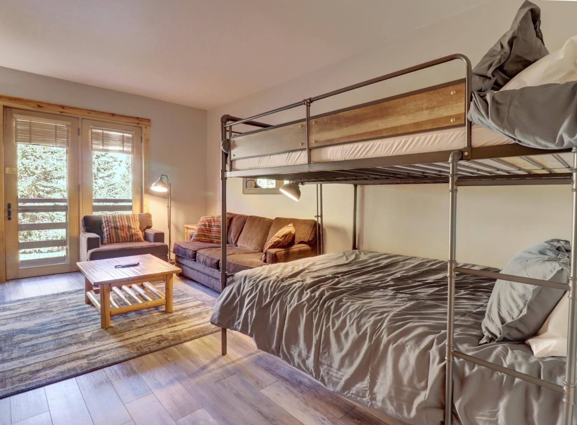 TM225A Tucker Mtn Lodge Hotel Room interior in Copper Mountain, CO — gallery photo 2