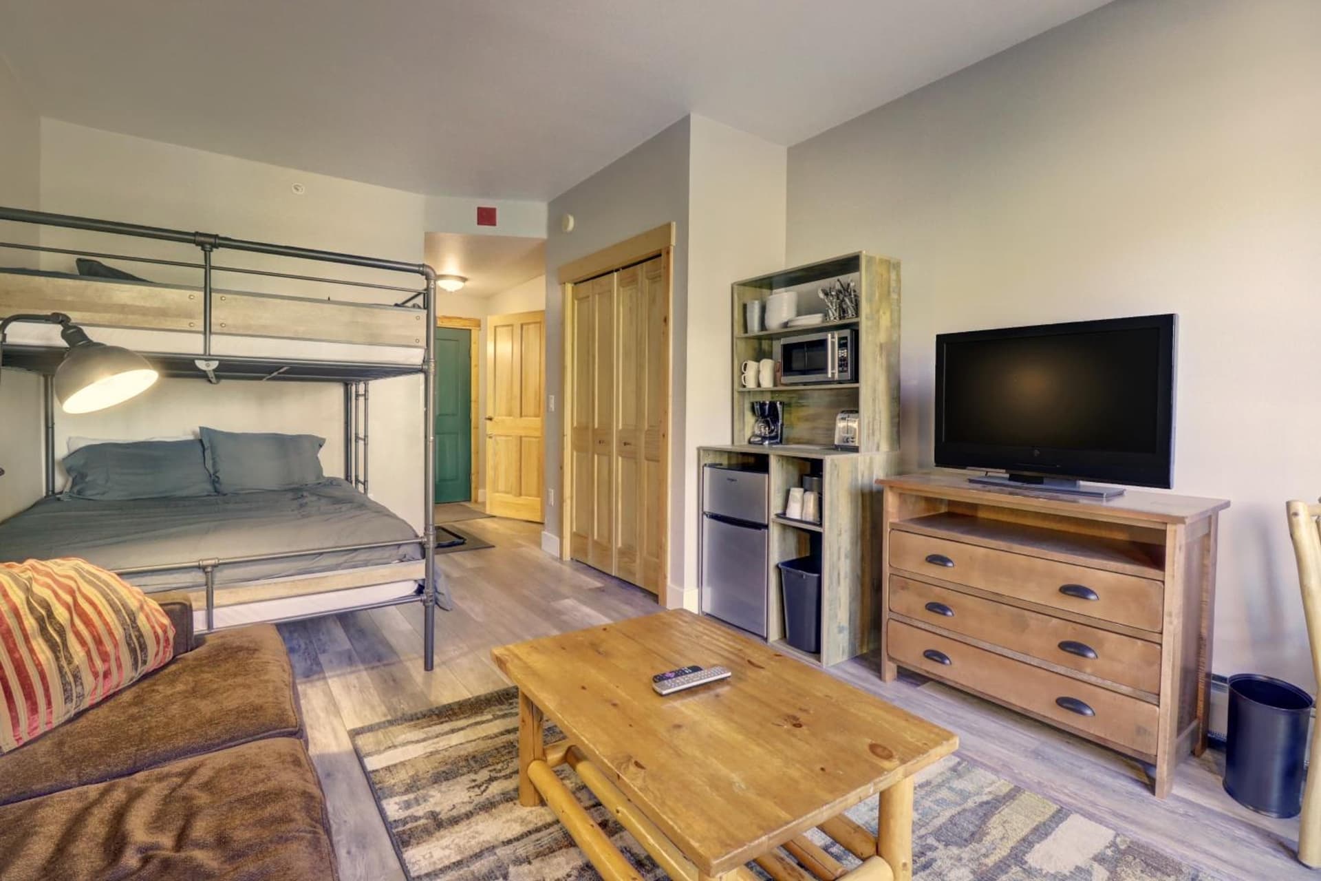 TM225A Tucker Mtn Lodge Hotel Room property views in Copper Mountain, CO — gallery photo 3