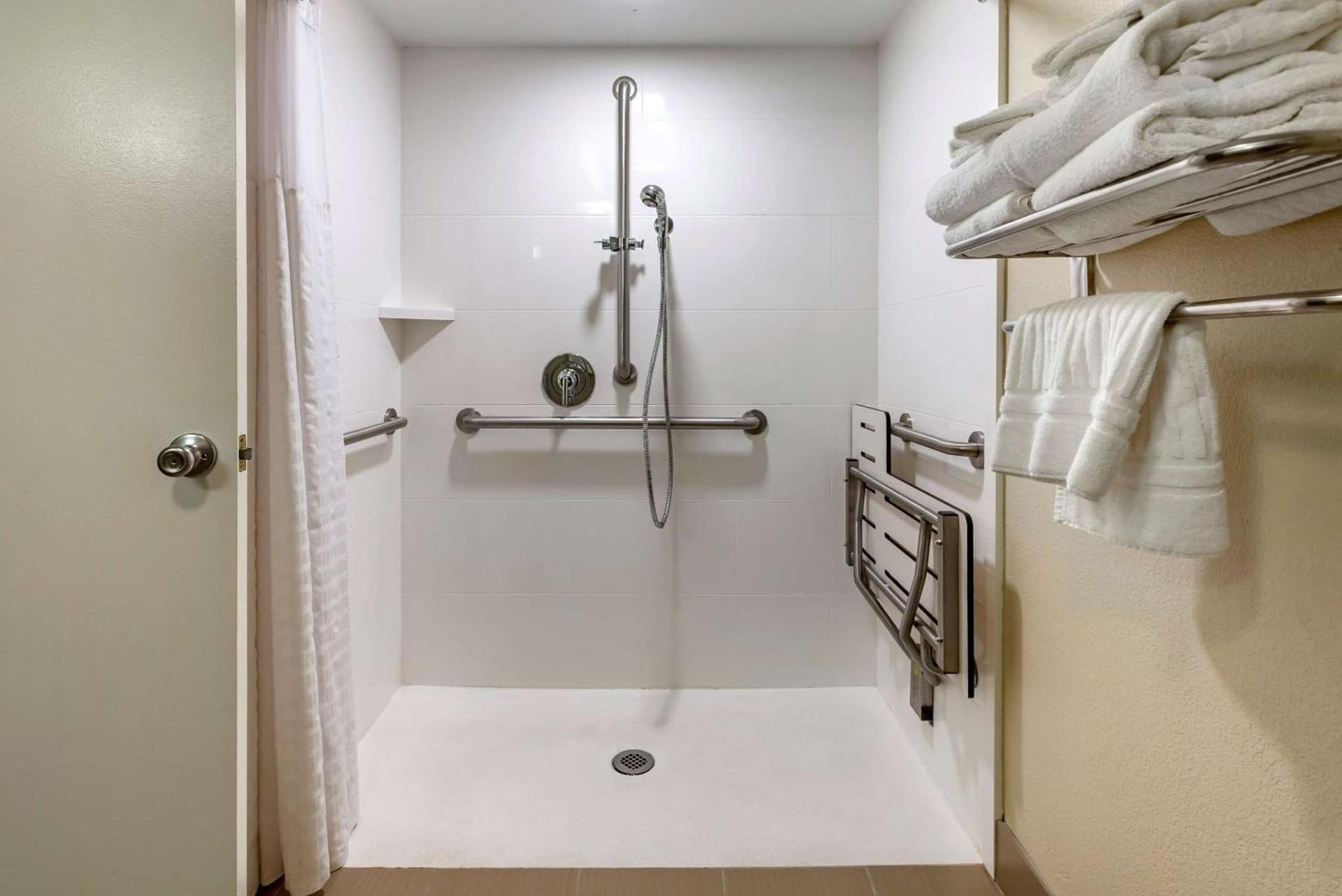 Comfort Suites Bethlehem Near Lehigh University and LVI Airport gallery photo in Bethlehem, PA — image 12