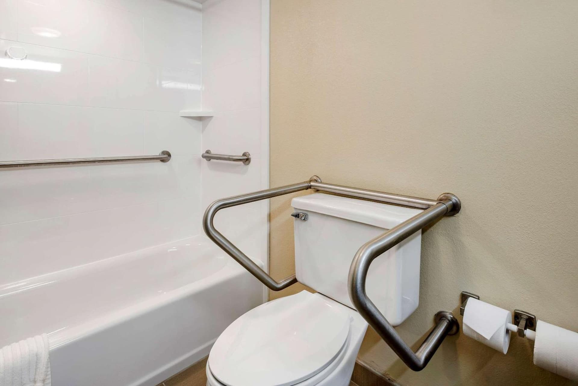 Comfort Suites Bethlehem Near Lehigh University and LVI Airport gallery photo in Bethlehem, PA — image 28