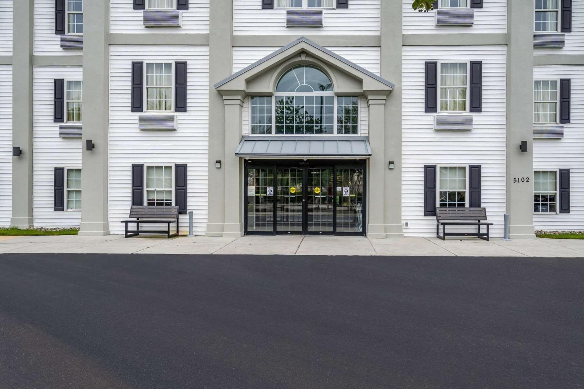 Quality Inn Wilmington interior in Wilmington, NC — gallery photo 2