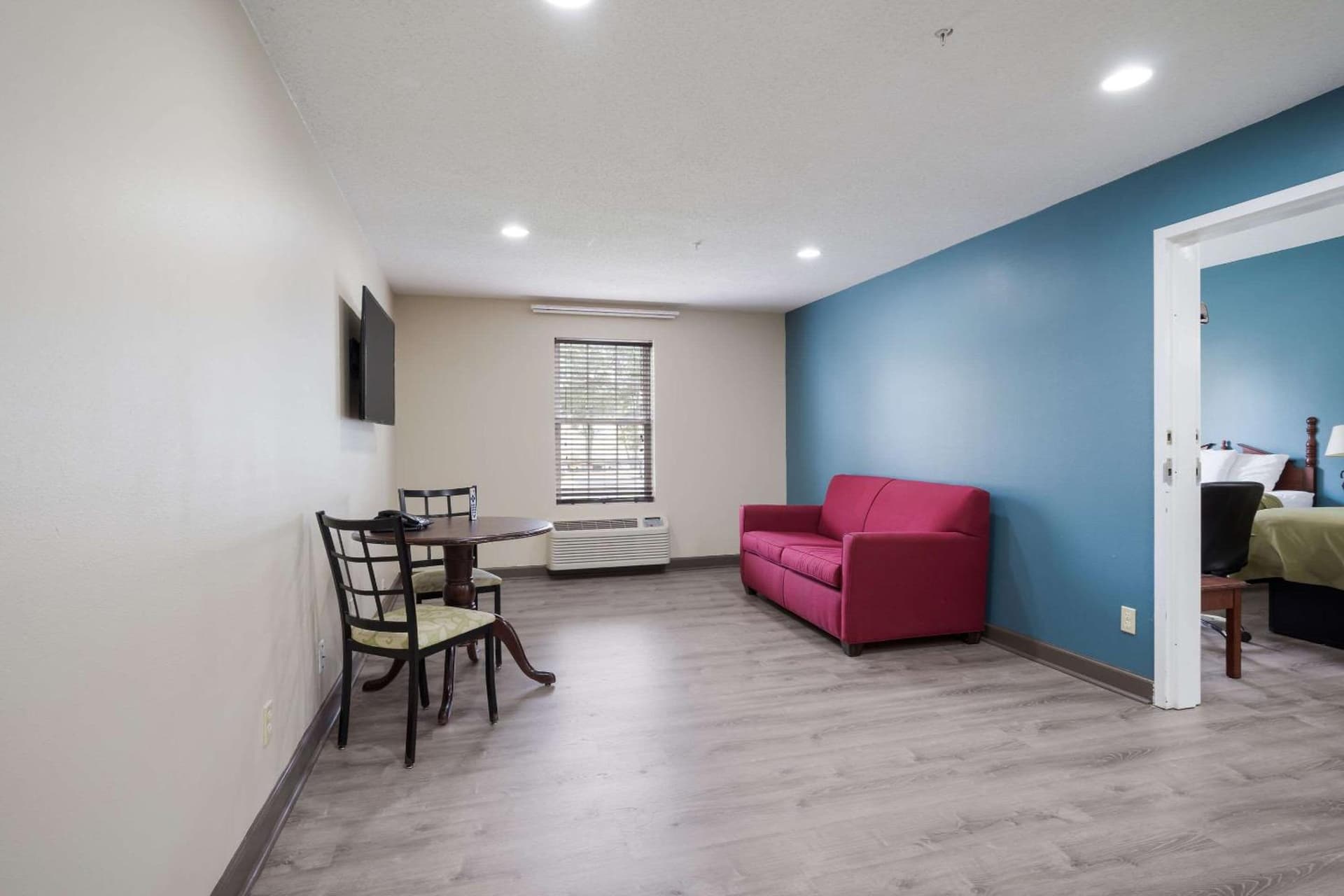 Quality Inn Wilmington interior in Wilmington, NC — gallery photo 2