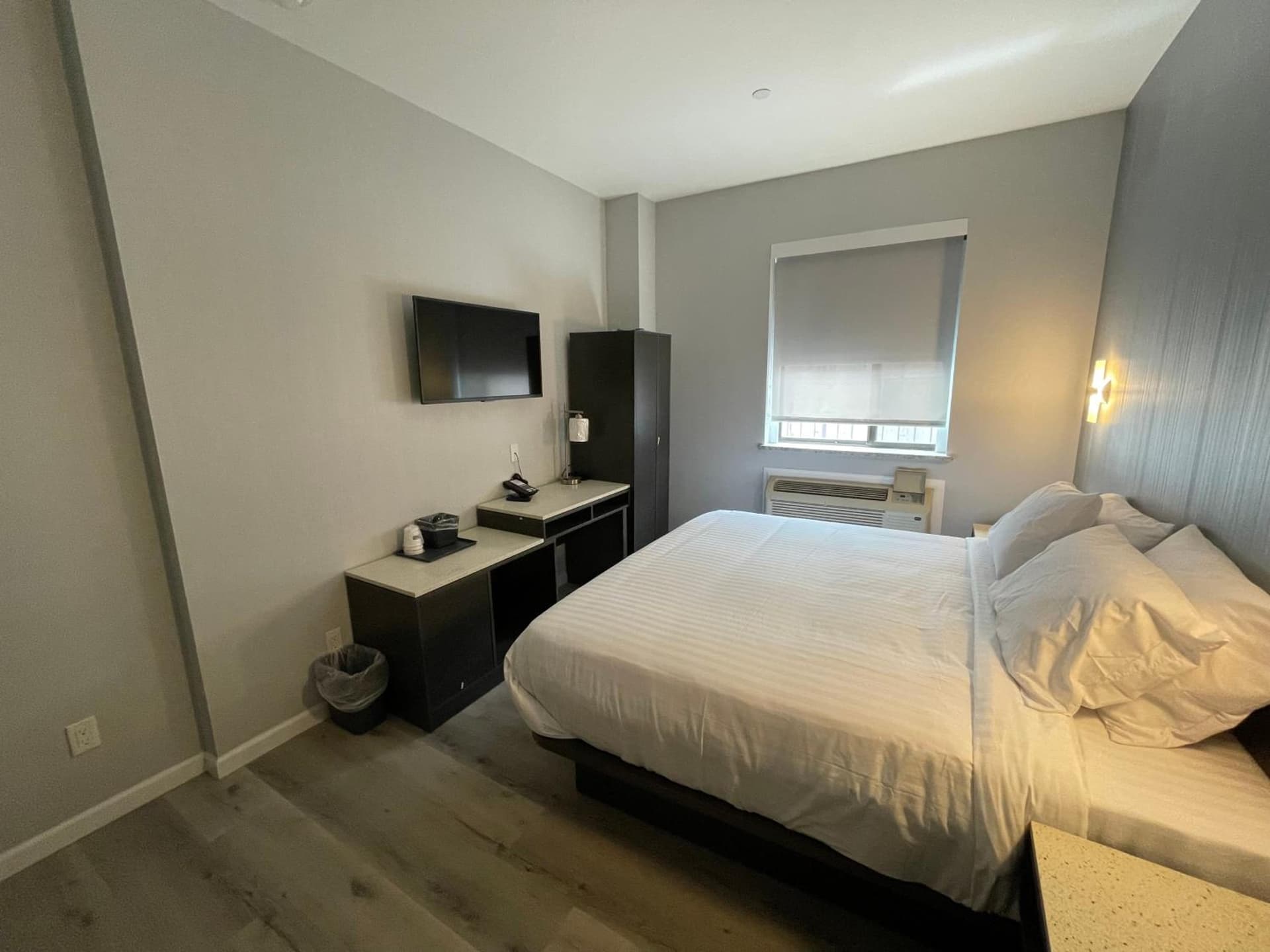 King Hotel Brooklyn Sunset Park interior in Brooklyn, NY — gallery photo 2