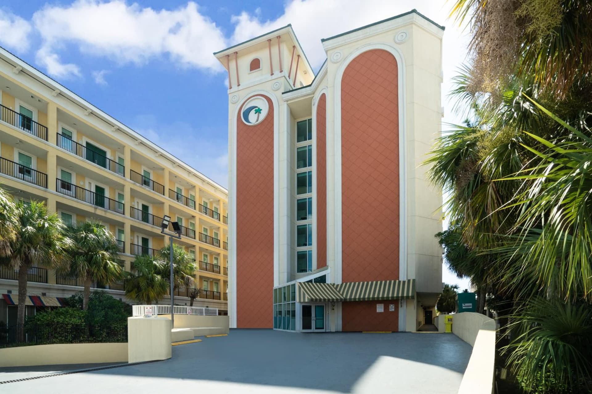 Palette Resort Myrtle Beach featured exterior or lobby in Myrtle Beach, SC — similar hotel