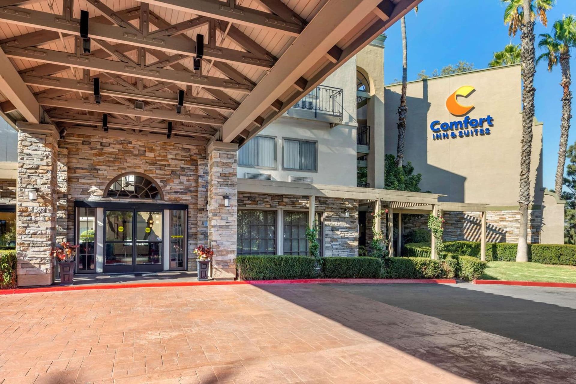 Comfort Inn & Suites Orange County John Wayne Airport interior in Santa Ana, CA — gallery photo 2