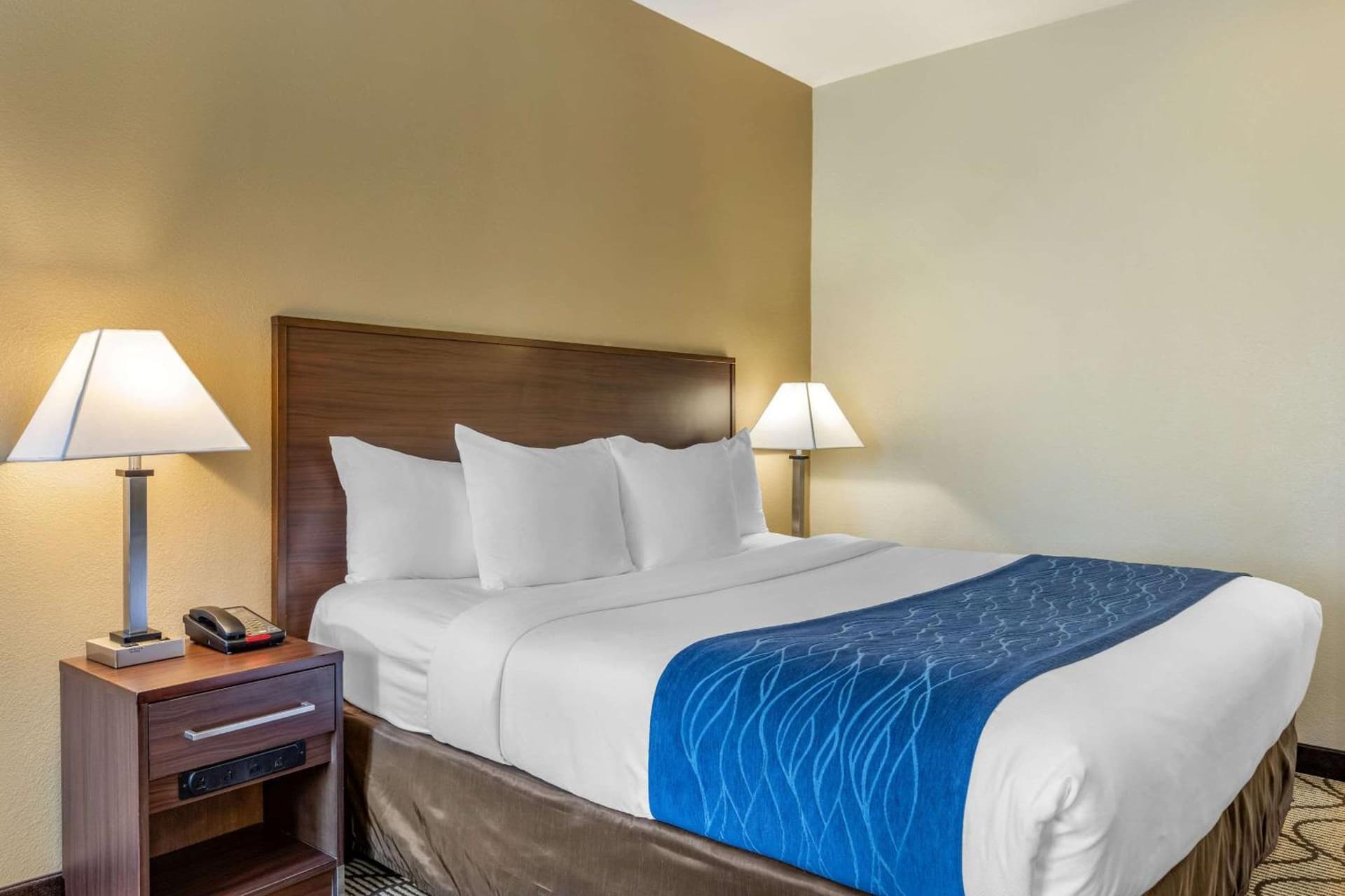 Comfort Inn & Suites Orange County John Wayne Airport gallery photo in Santa Ana, CA — image 28