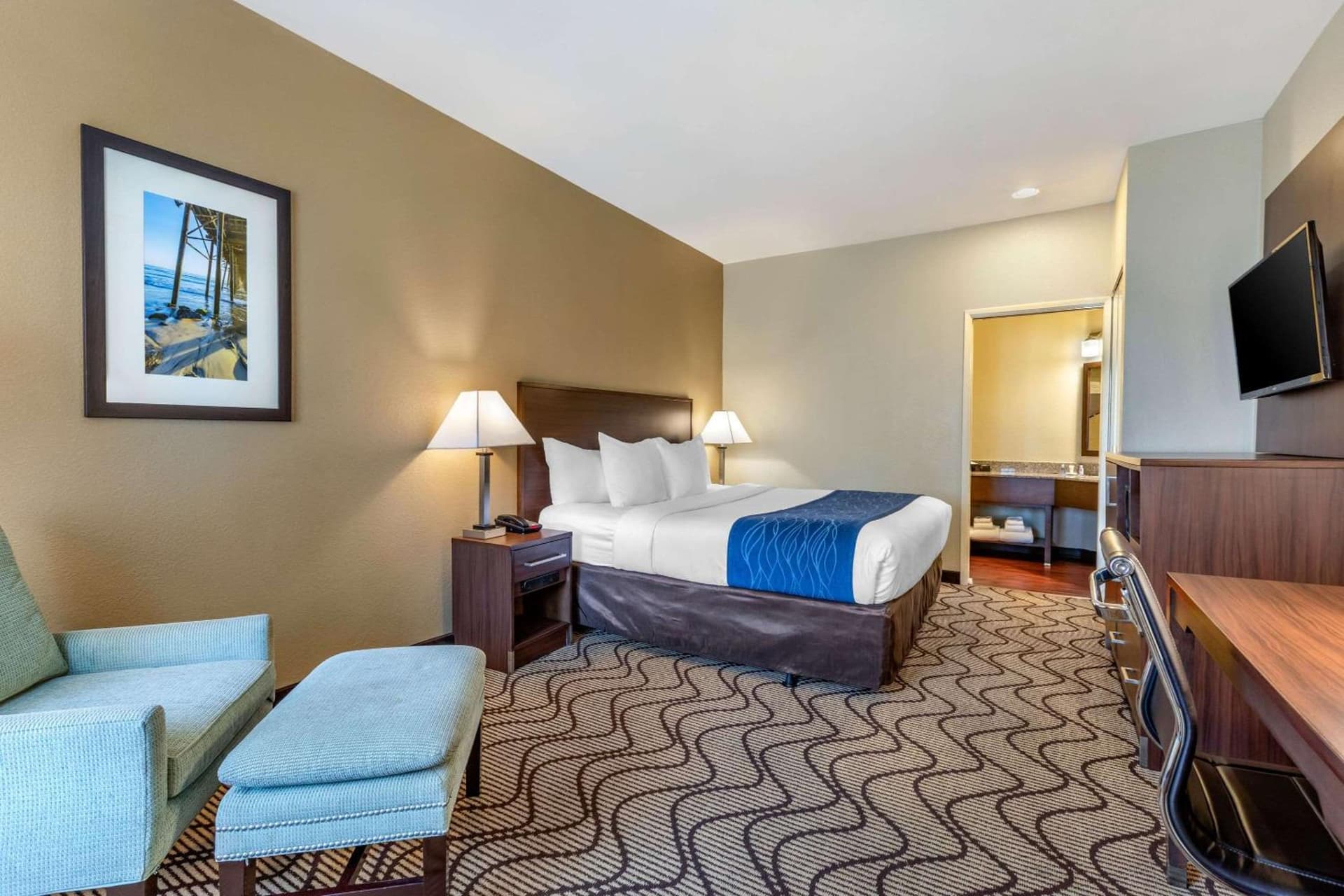 Comfort Inn & Suites Orange County John Wayne Airport gallery photo in Santa Ana, CA — image 37