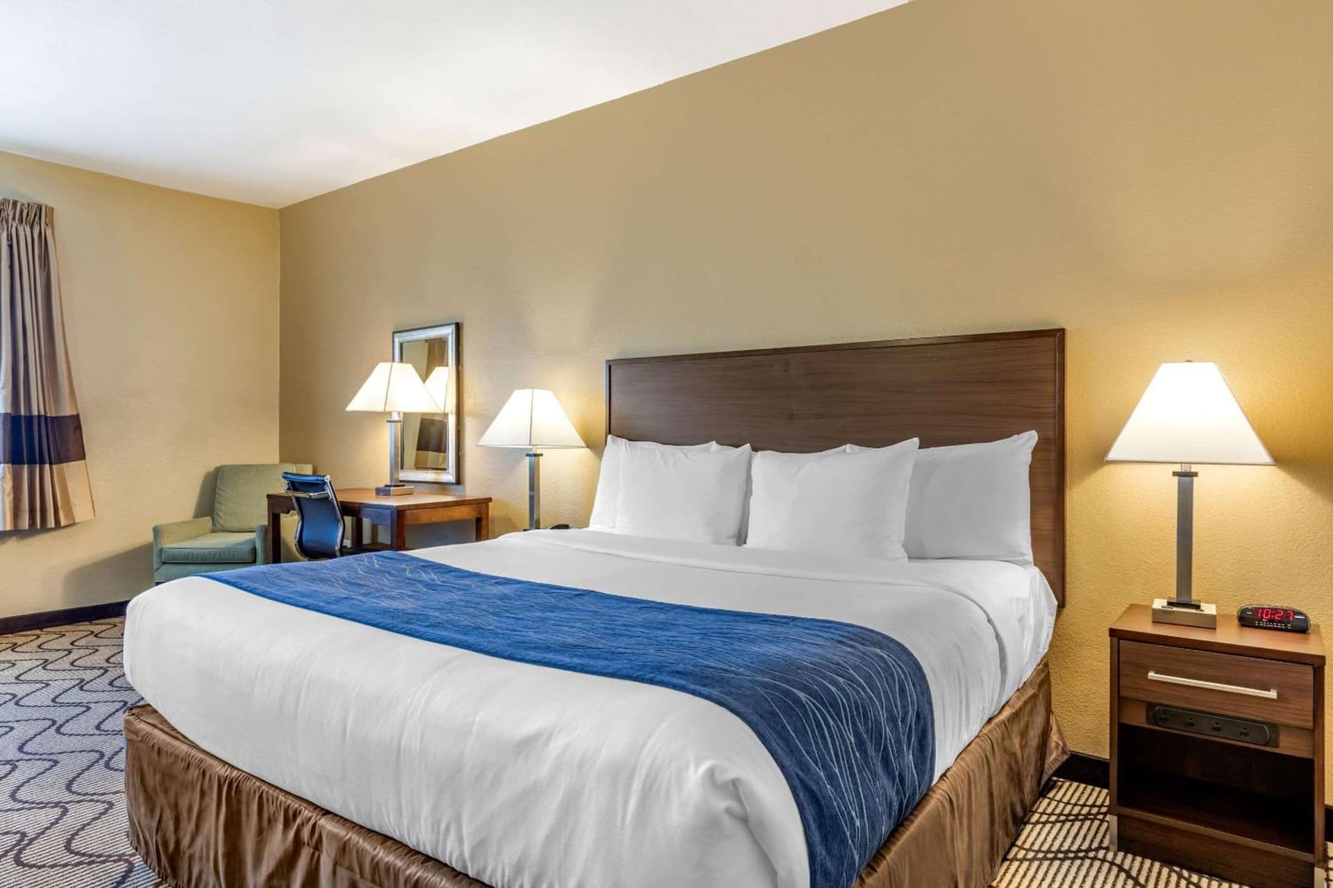Comfort Inn & Suites Orange County John Wayne Airport gallery photo in Santa Ana, CA — image 41