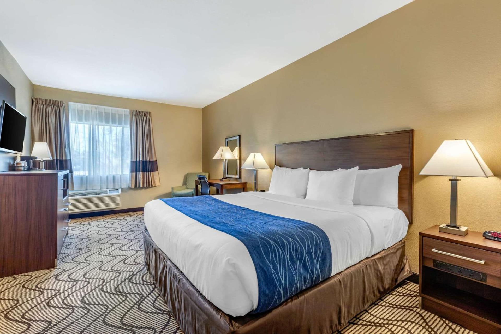 Comfort Inn & Suites Orange County John Wayne Airport gallery photo in Santa Ana, CA — image 46