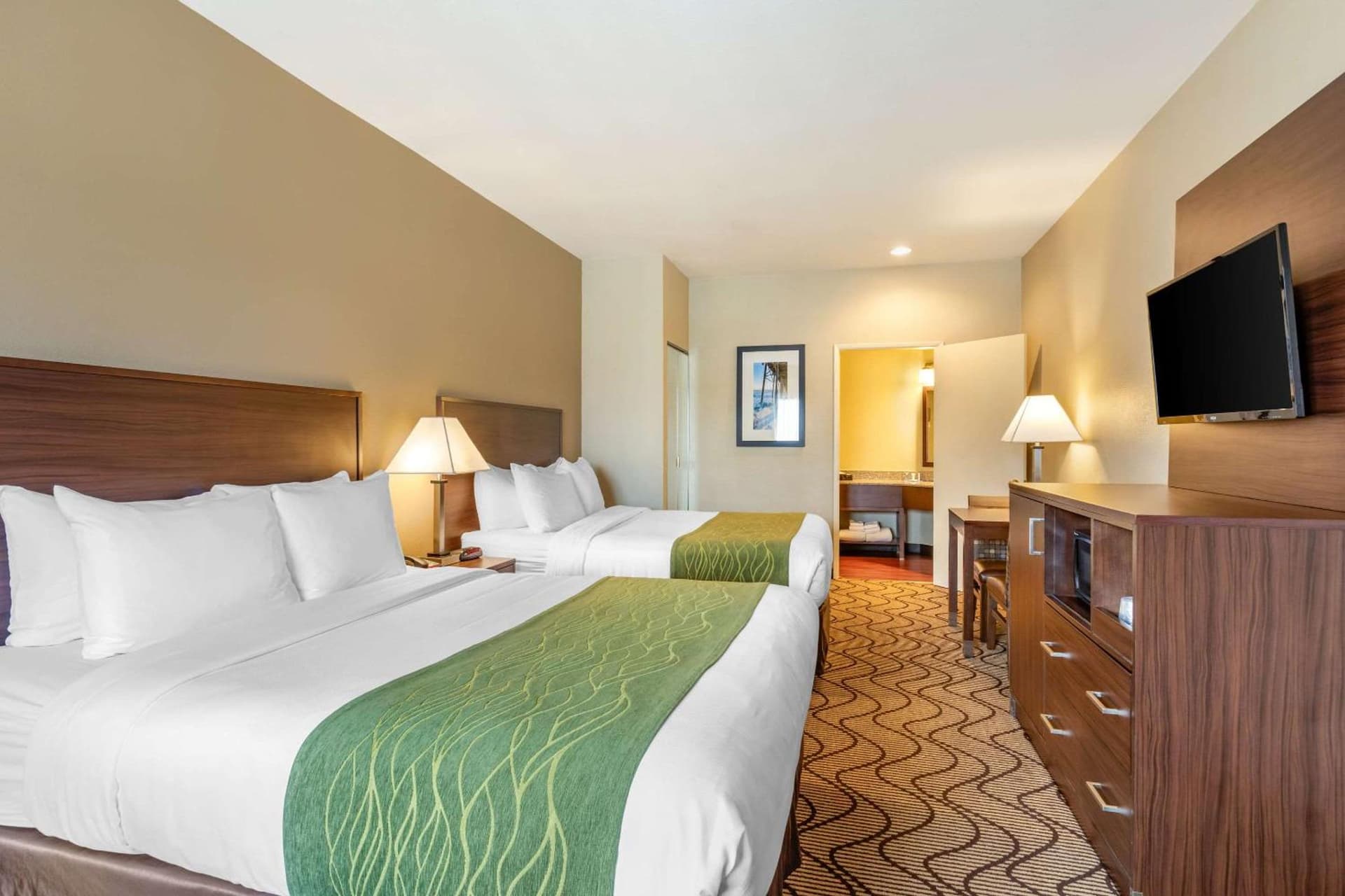 Comfort Inn & Suites Orange County John Wayne Airport gallery photo in Santa Ana, CA — image 45