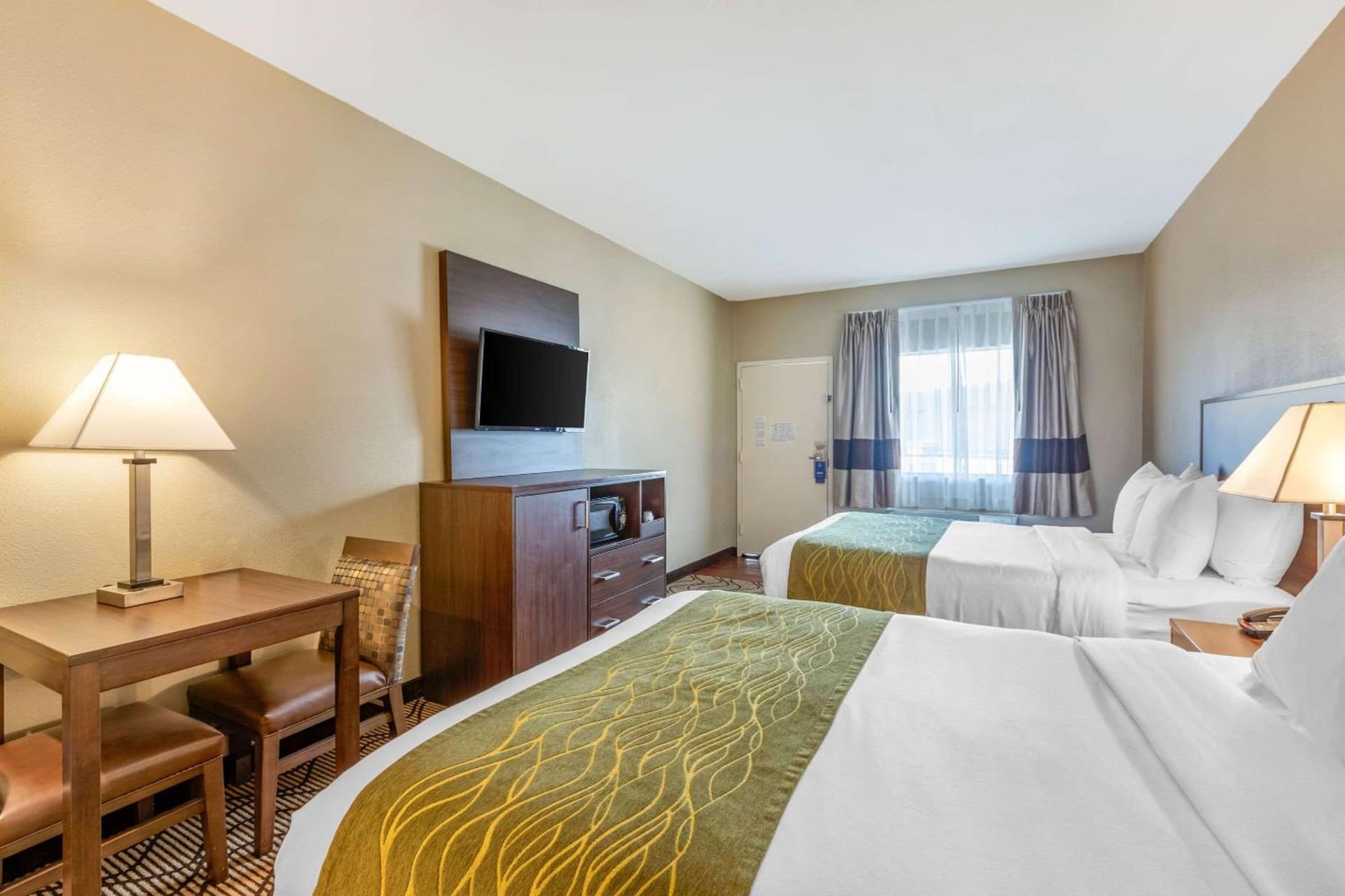 Comfort Inn & Suites Orange County John Wayne Airport gallery photo in Santa Ana, CA — image 22