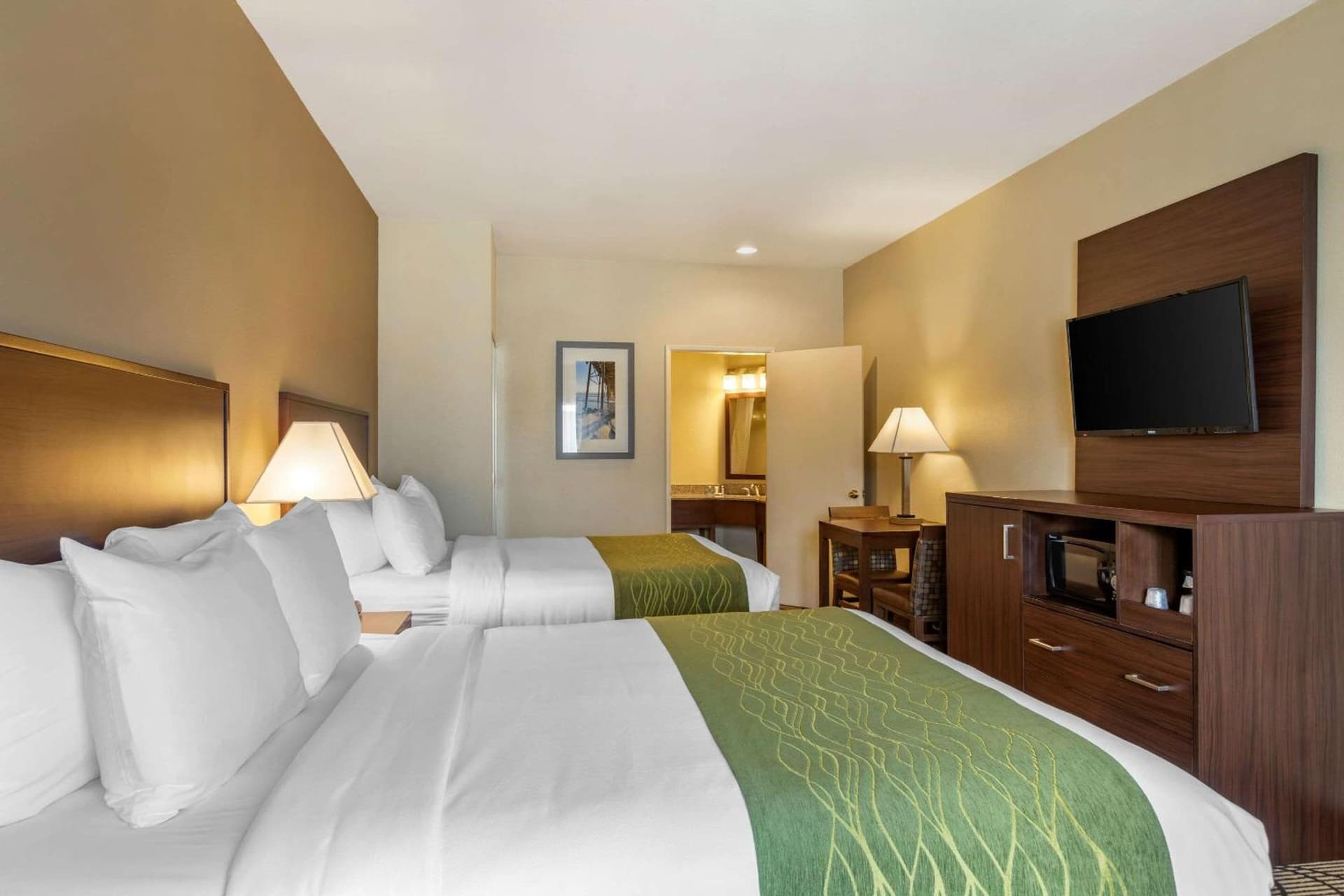 Comfort Inn & Suites Orange County John Wayne Airport gallery photo in Santa Ana, CA — image 31