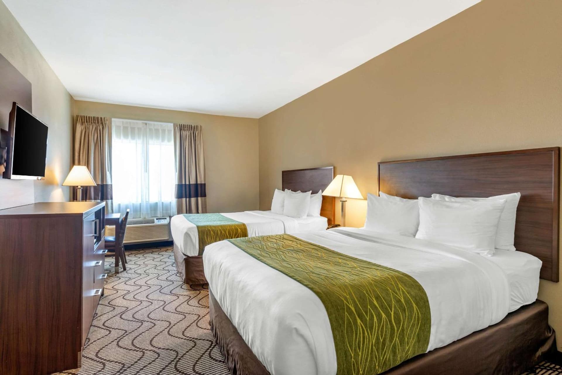 Comfort Inn & Suites Orange County John Wayne Airport gallery photo in Santa Ana, CA — image 17